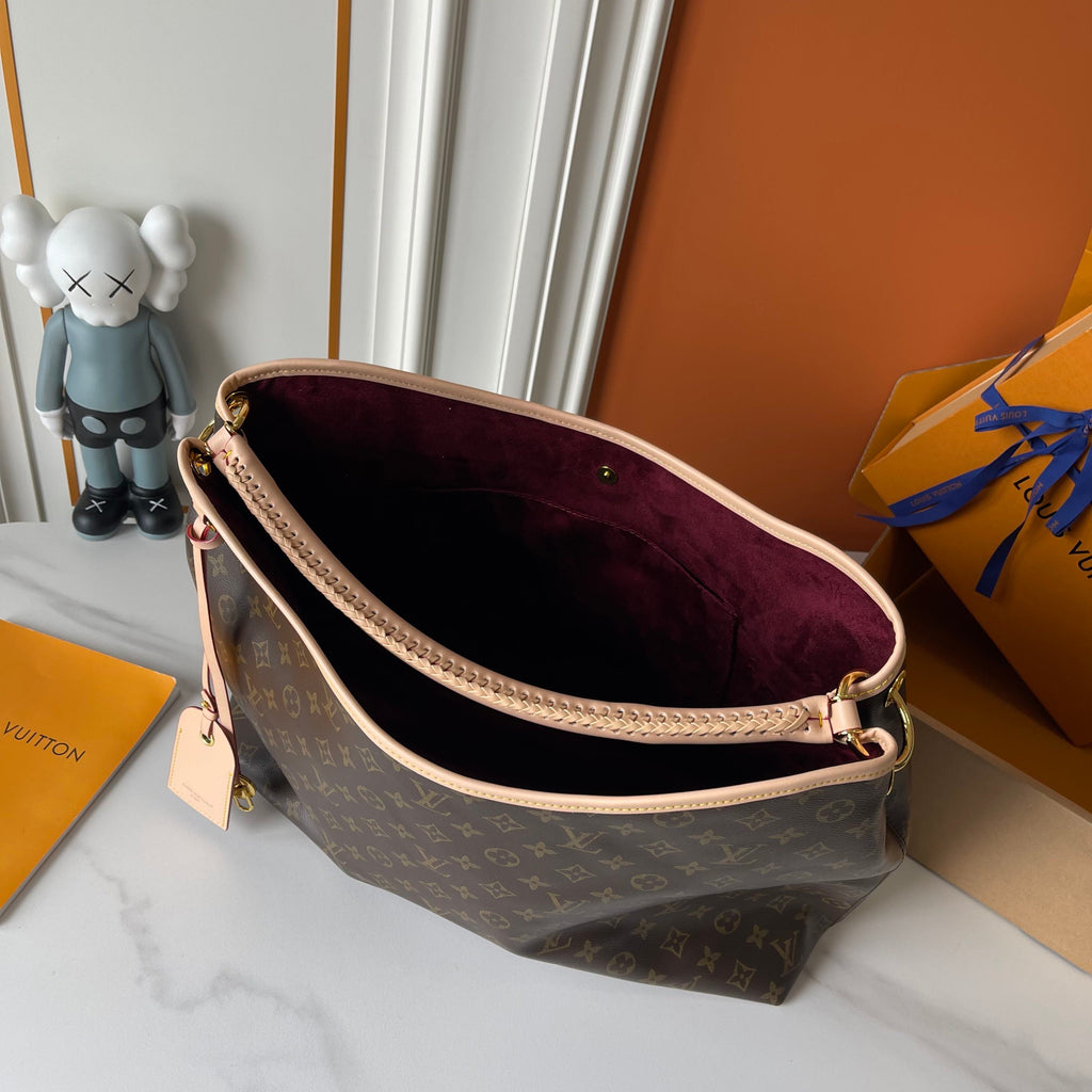 B1P46E68 Popular leather bag