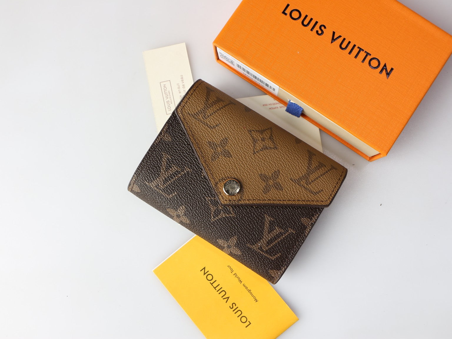 B1R15E124 Popular leather Wallets
