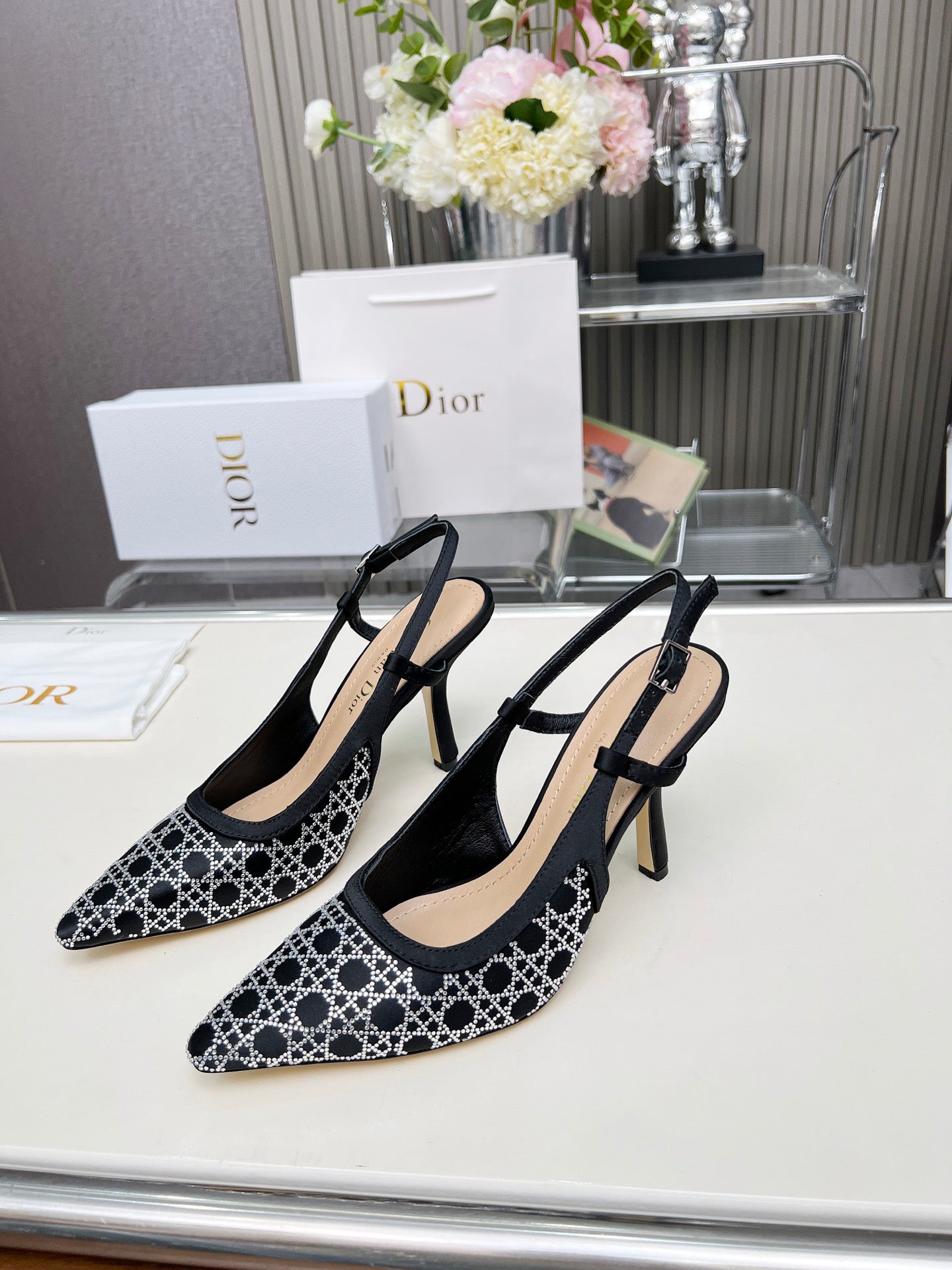 Z2Q95D116 Popular high-quality leather  High heels