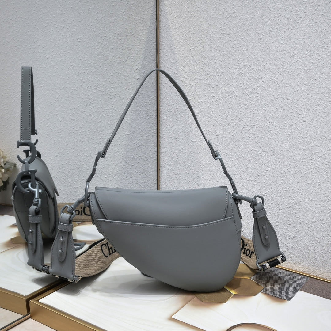 B1W35D115 Popular leather bag