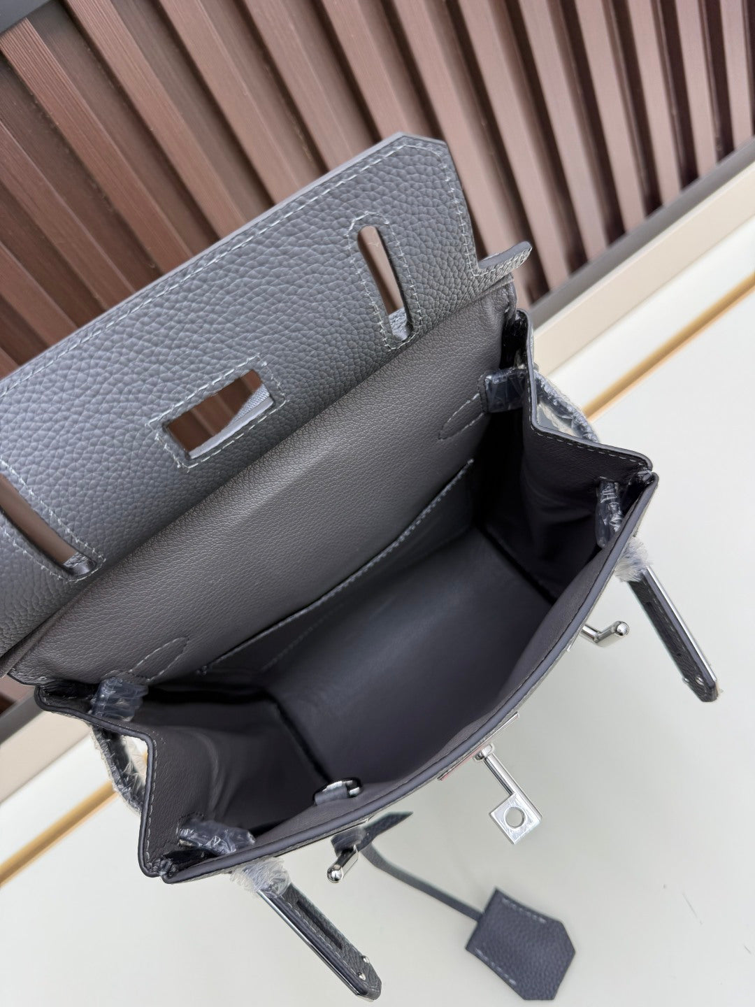 B1P36H45 Popular leather bag