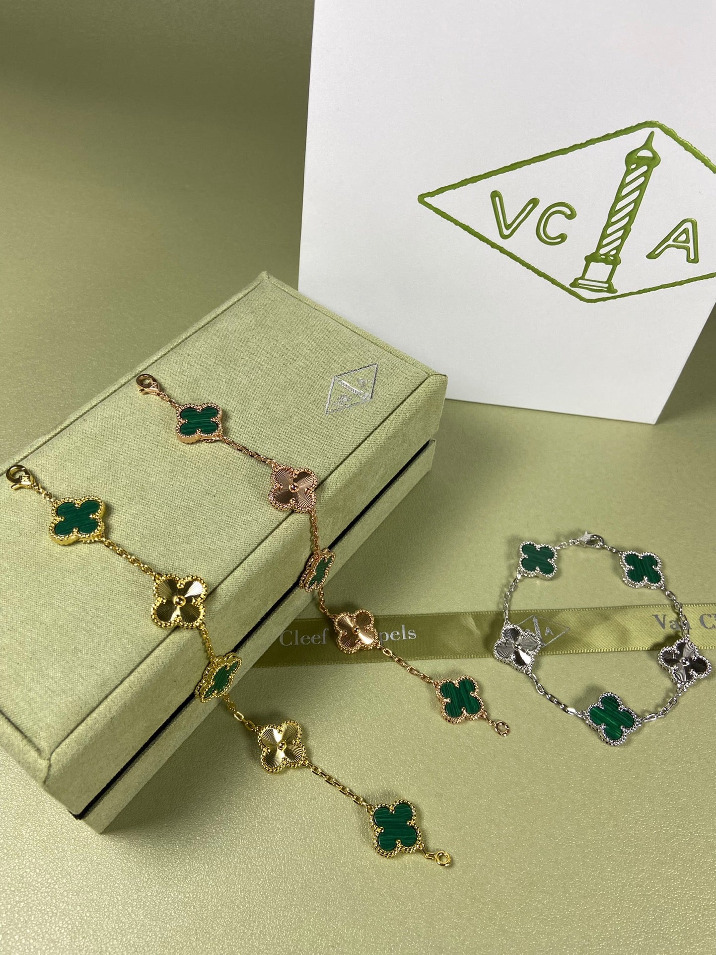 X5X94VA181K  Popular bracelets  5 flowers normal size1.5cm flower