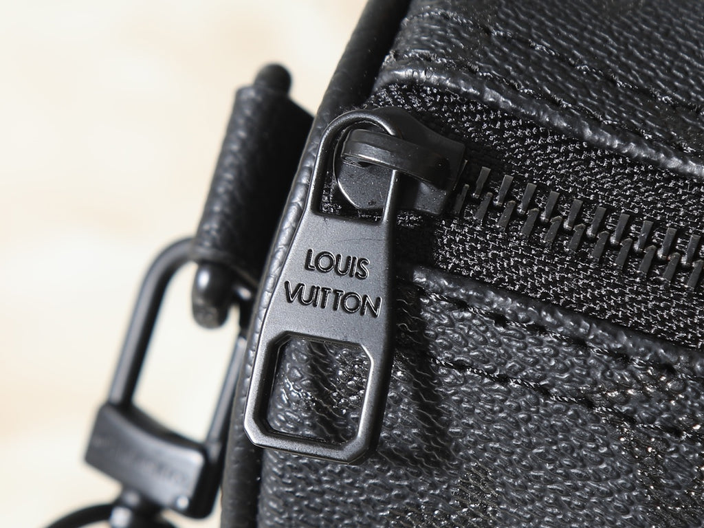 B1P46E30 Popular leather bag