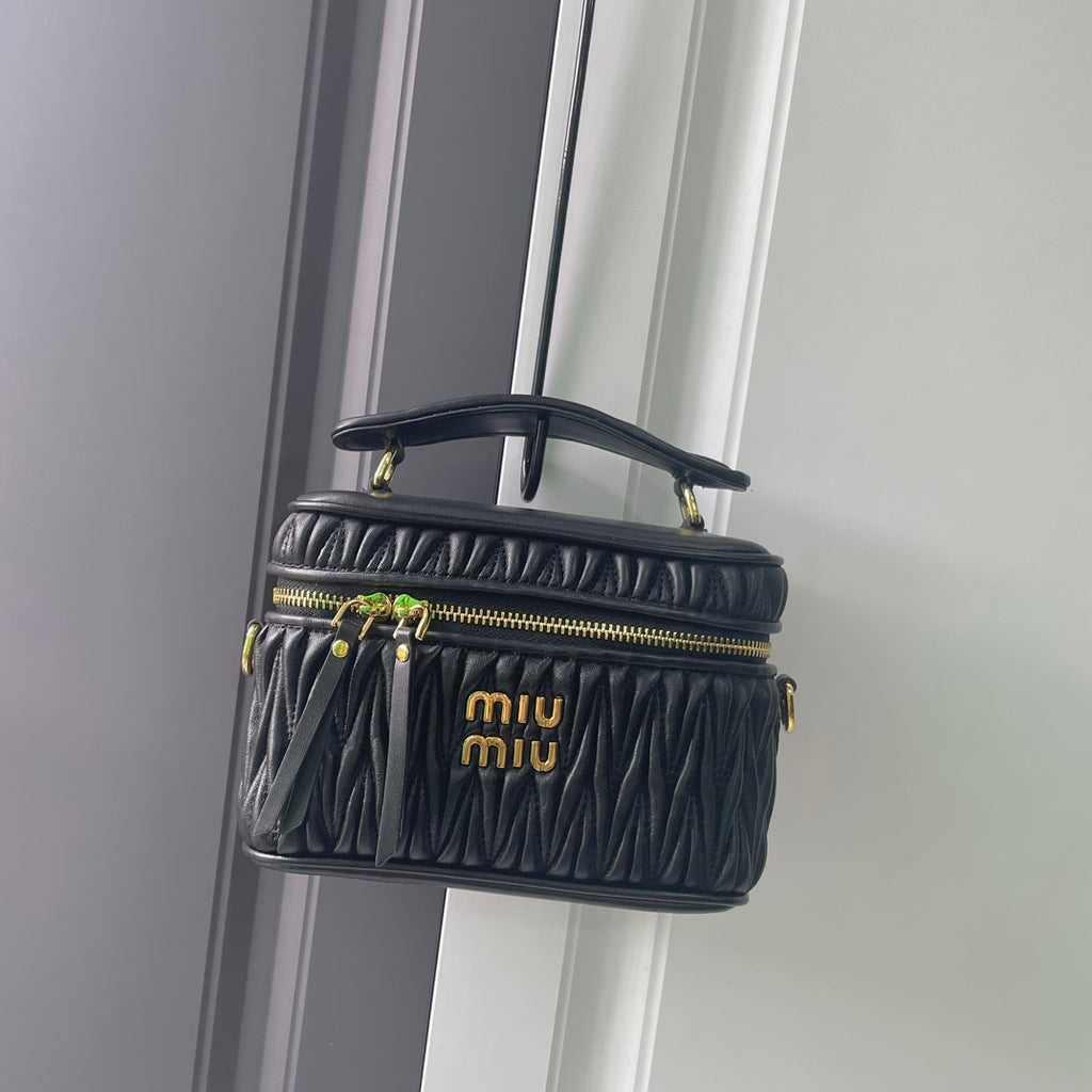 B1R15A102 Popular   leather bag