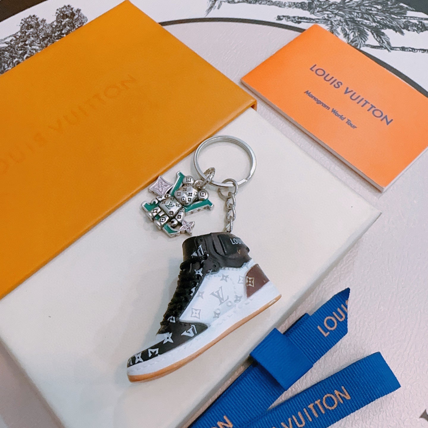 A1Z105E70 Popular bag 's charms accessories