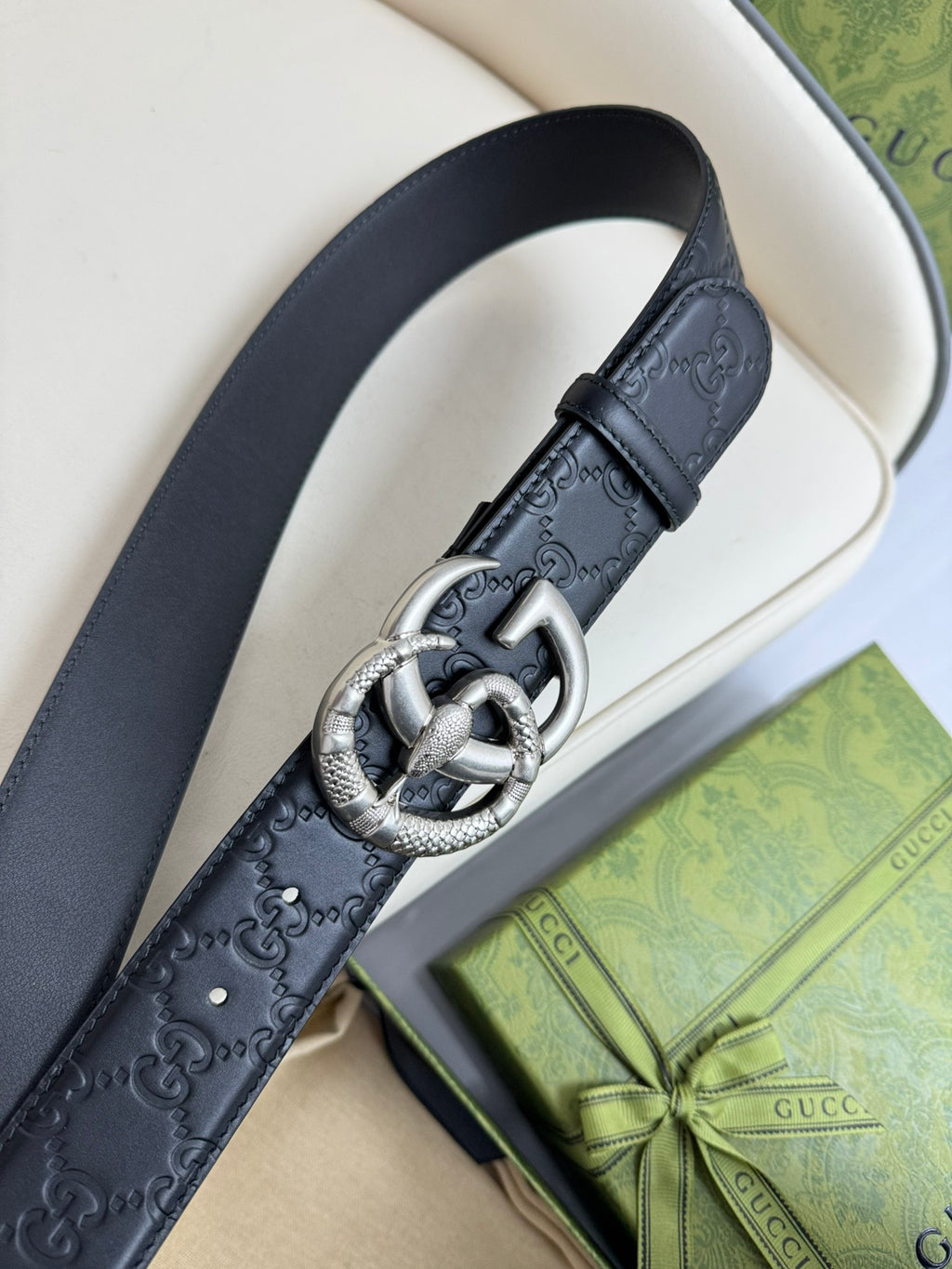P1R55B240 Popular  High quality belt With full package