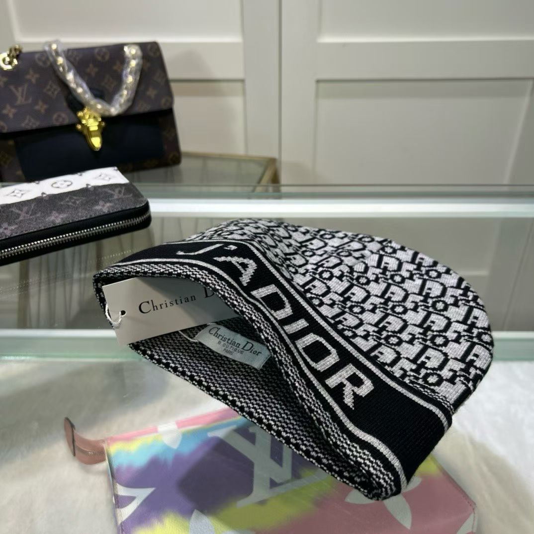 M1R86D33 Popular hats