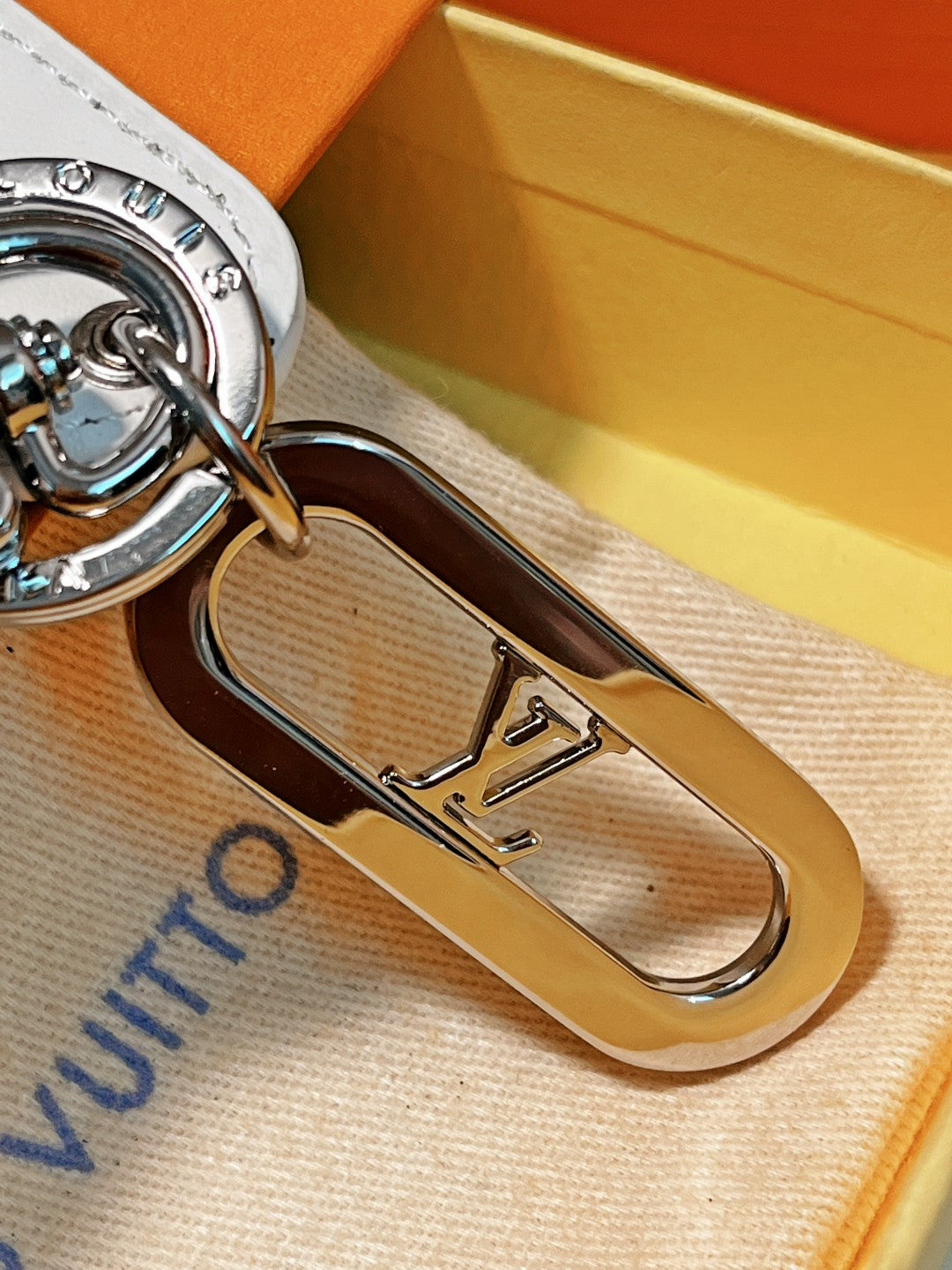 A1Z84E61  Popular key closure