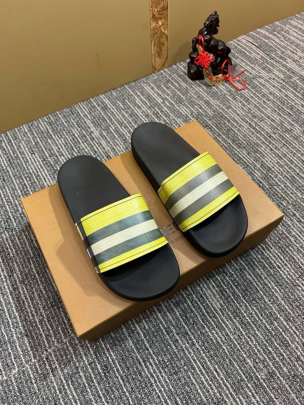 Z5Z35R258 Popular Slippers