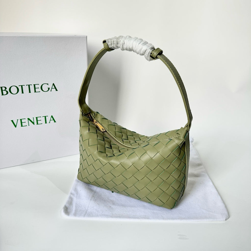 B1X76A11  Popular leather bag