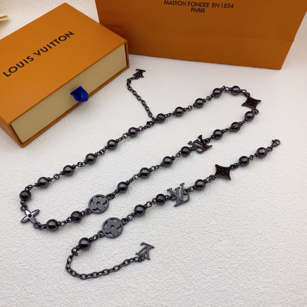 X1Q85E340X Popular Necklaces. Bracelets