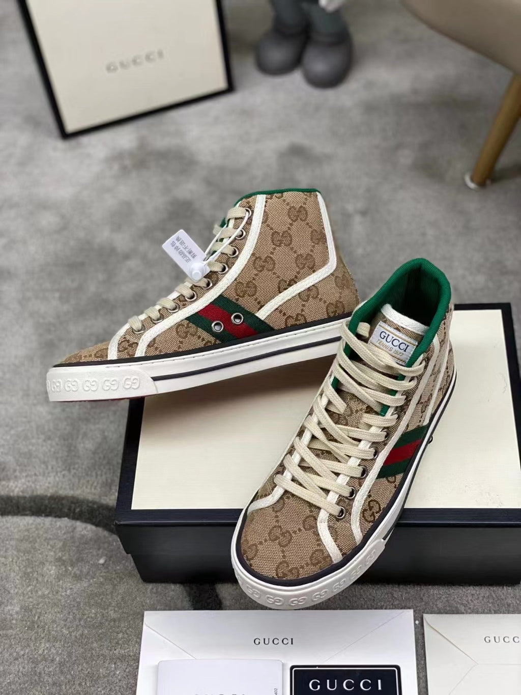 Z2YB47 Popular shoes