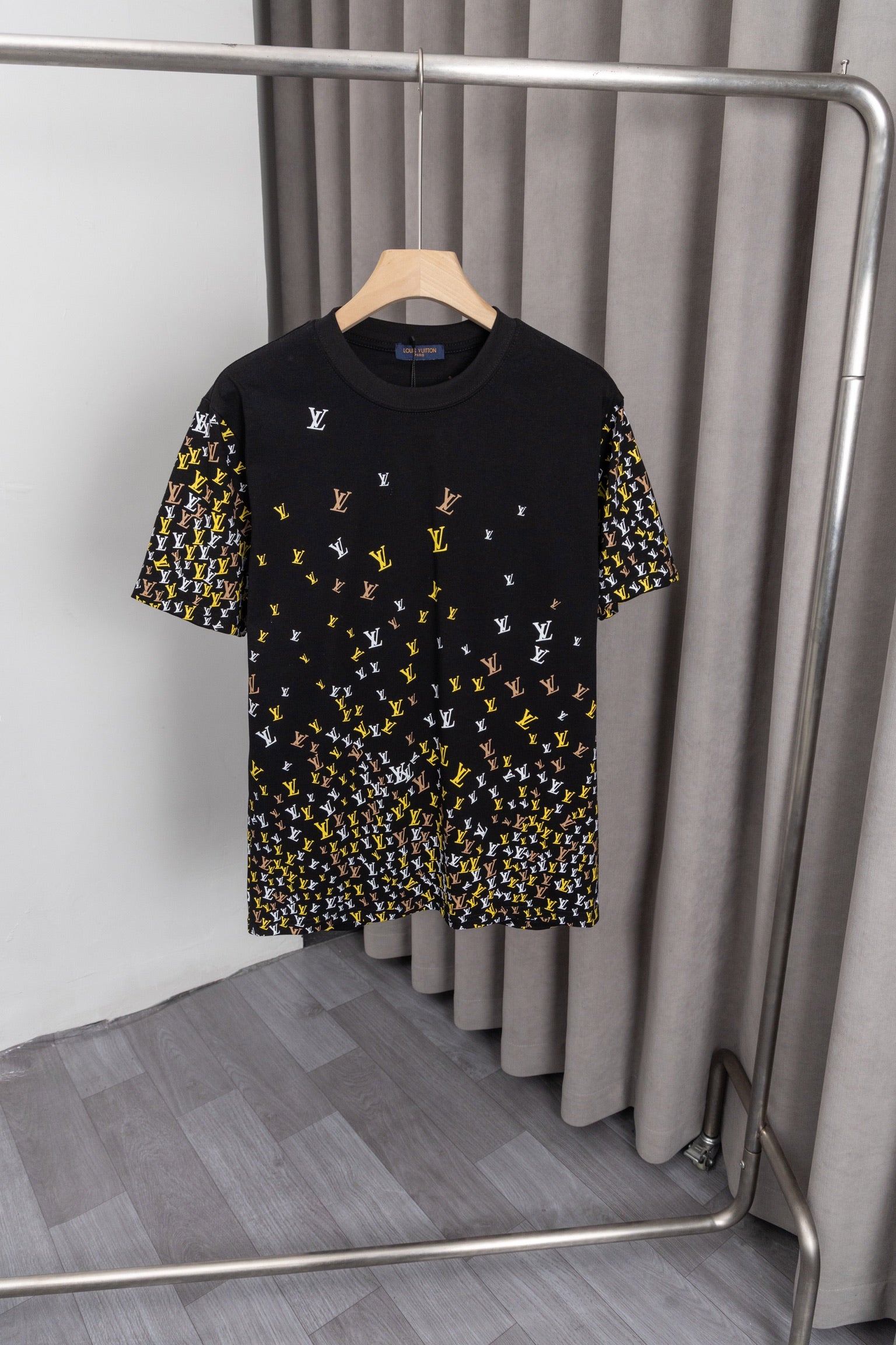 U1W25E1  Popular T-shirts