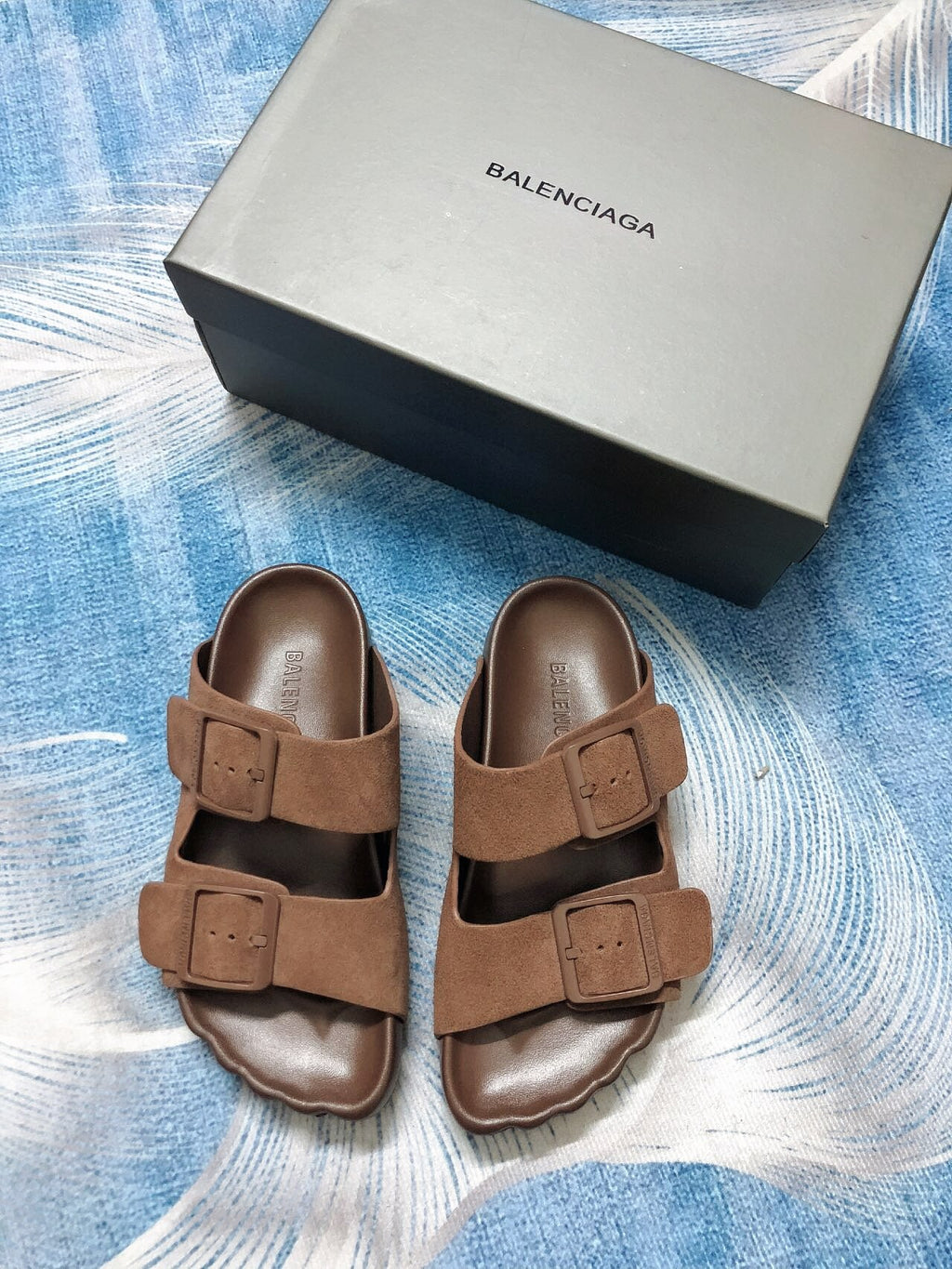 Z1Z54J192 Popular Slippers