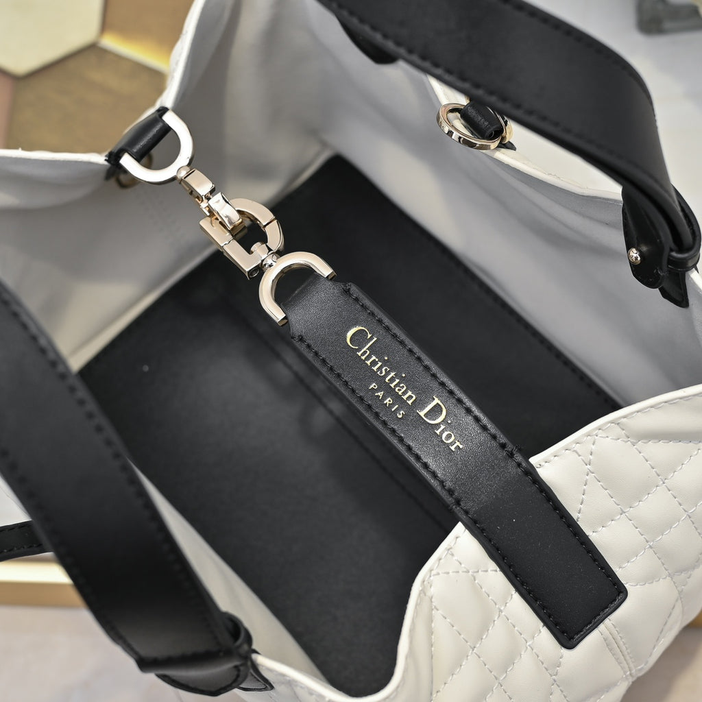 B1R76D40 Popular leather bag