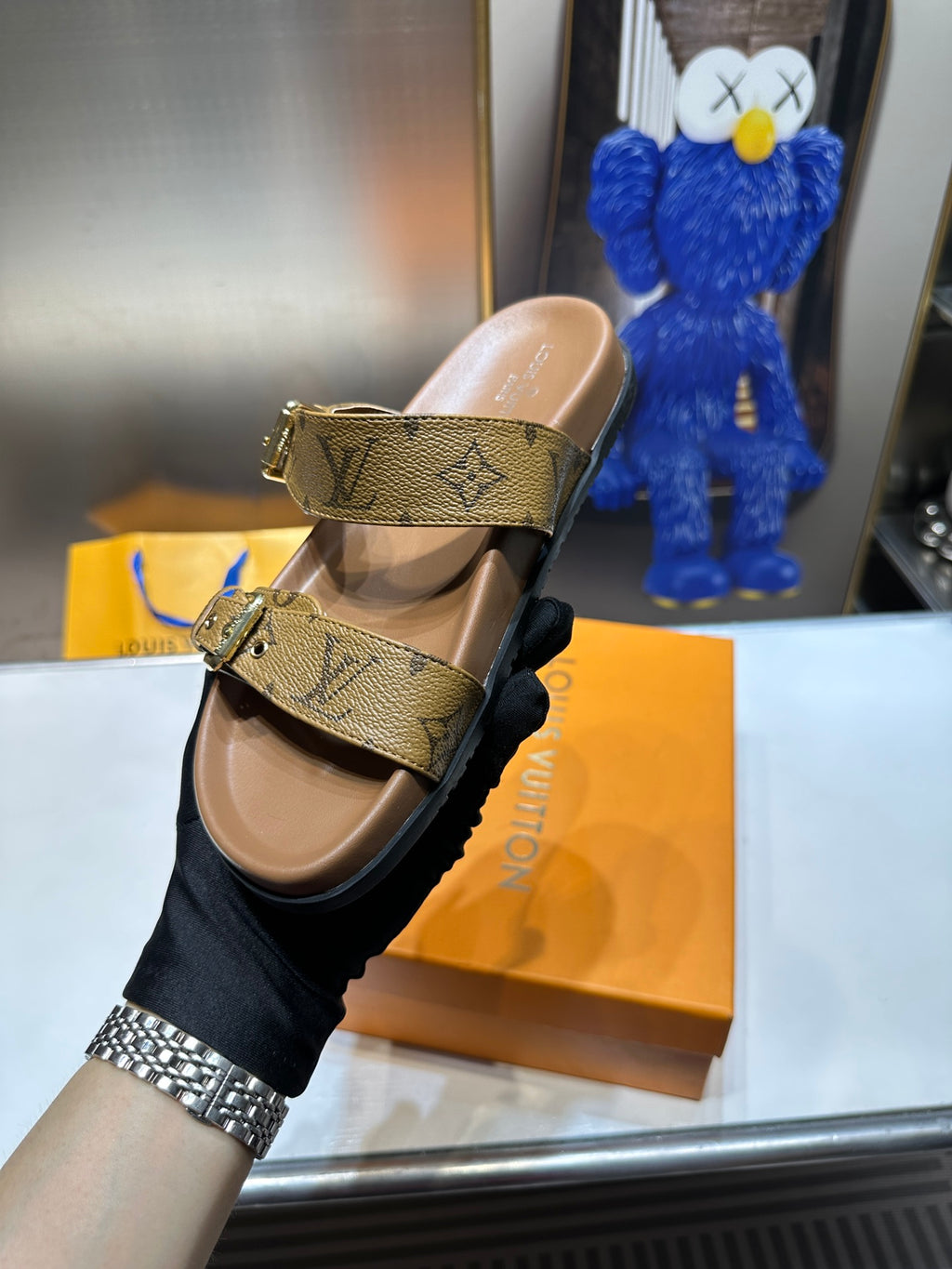 Z1ZE10 Popular sandals