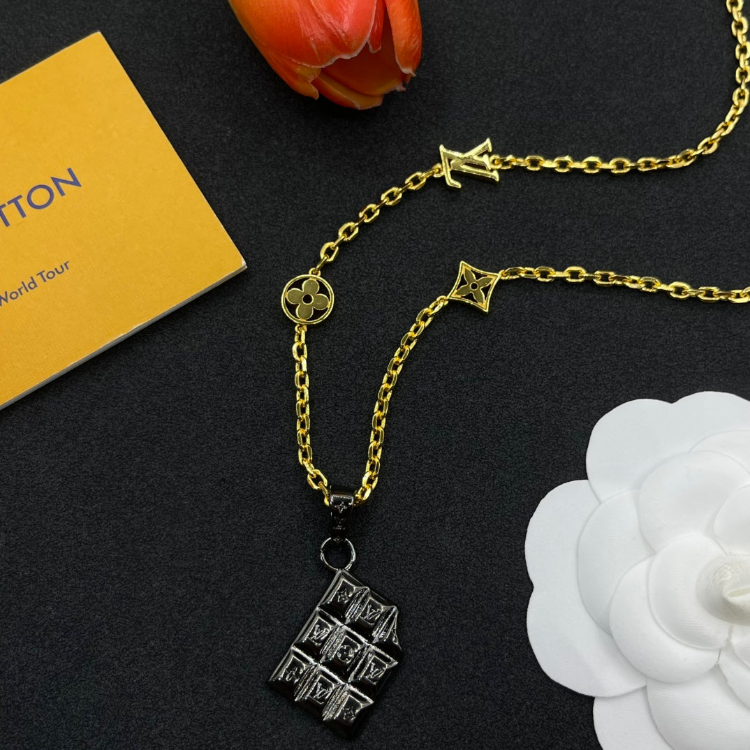 X1Q85E129X Popular Necklace
