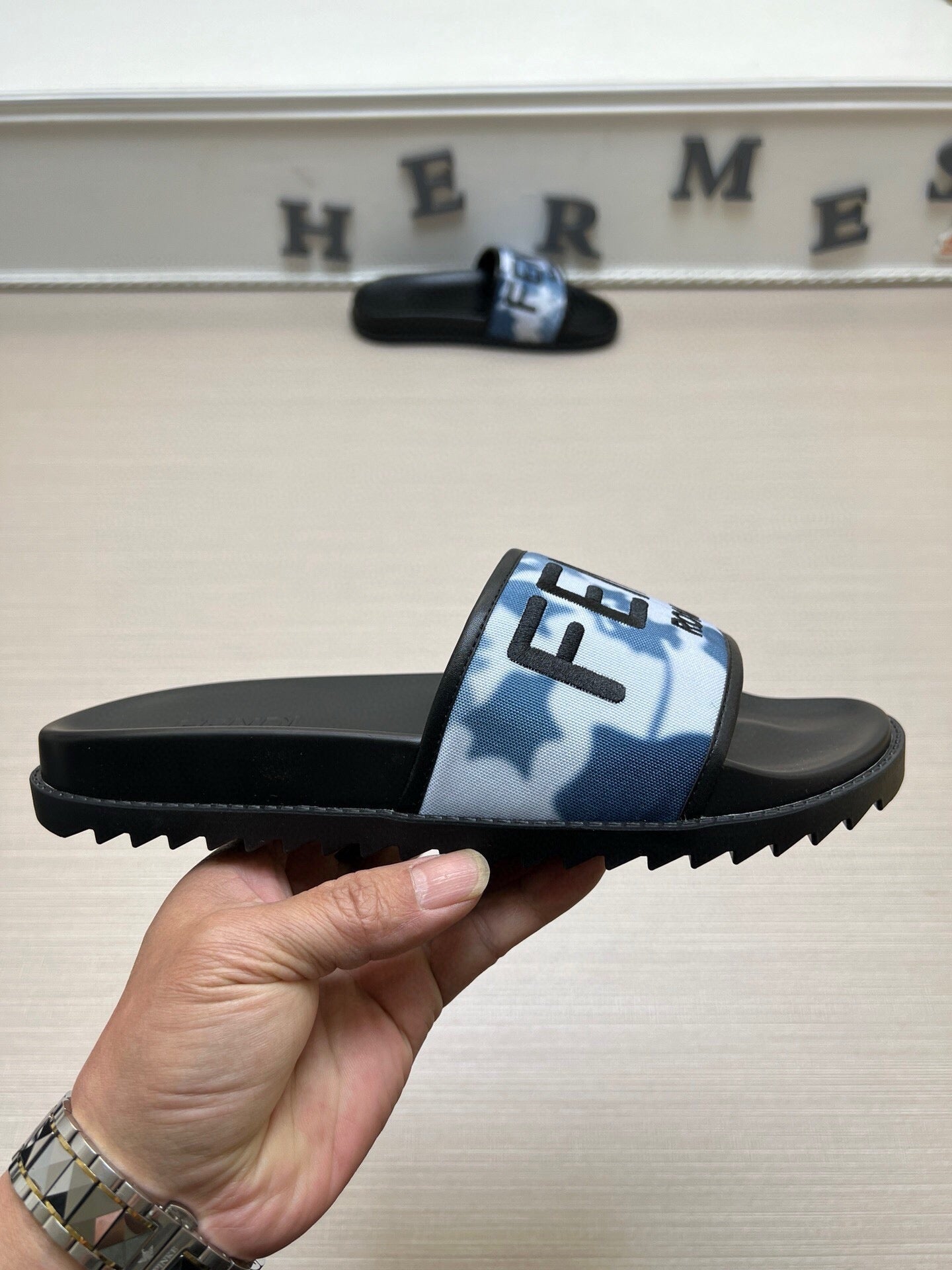 Z5ZF24 Popular slippers