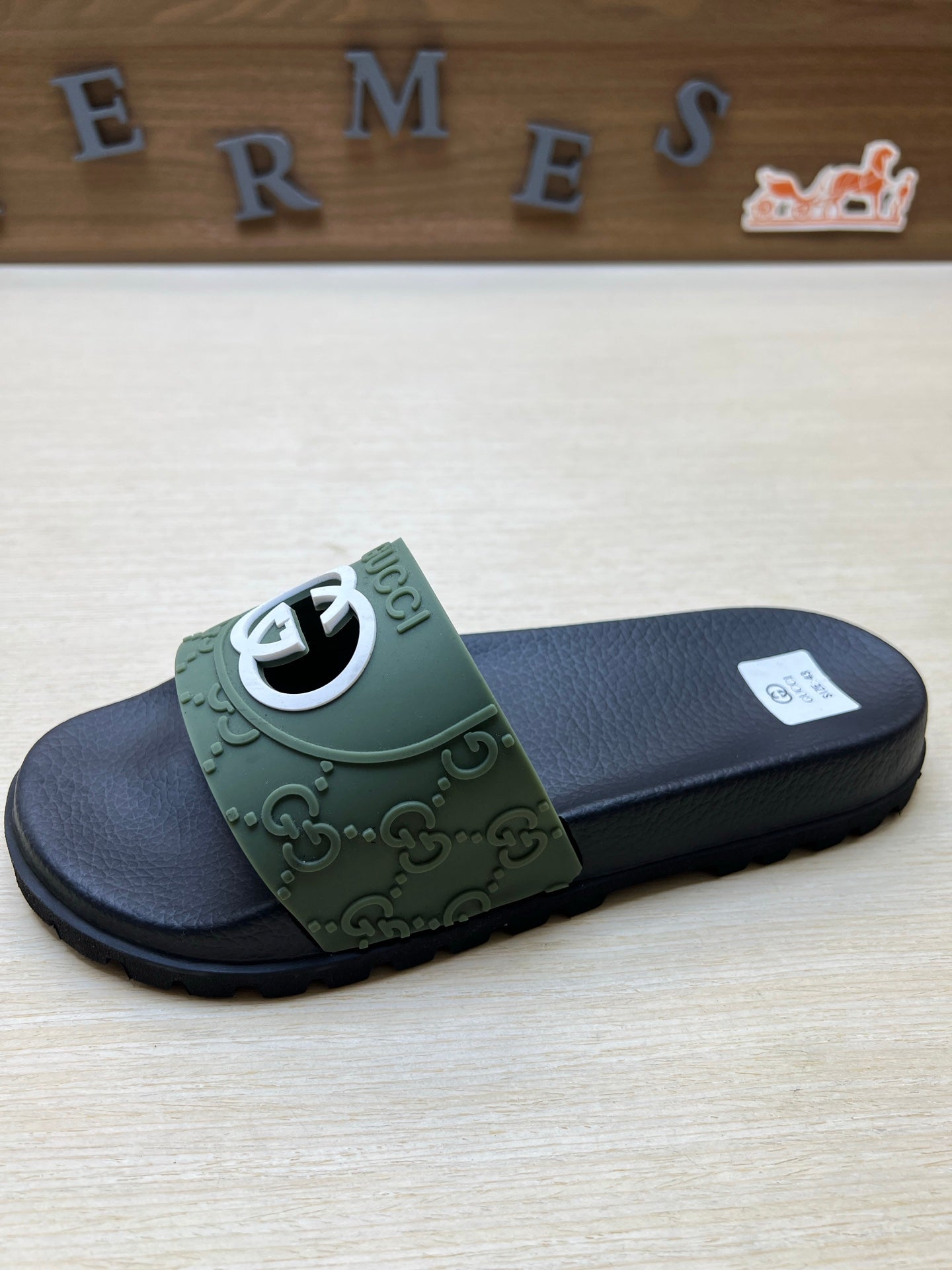 Z5R66B22 Popular  Slippers