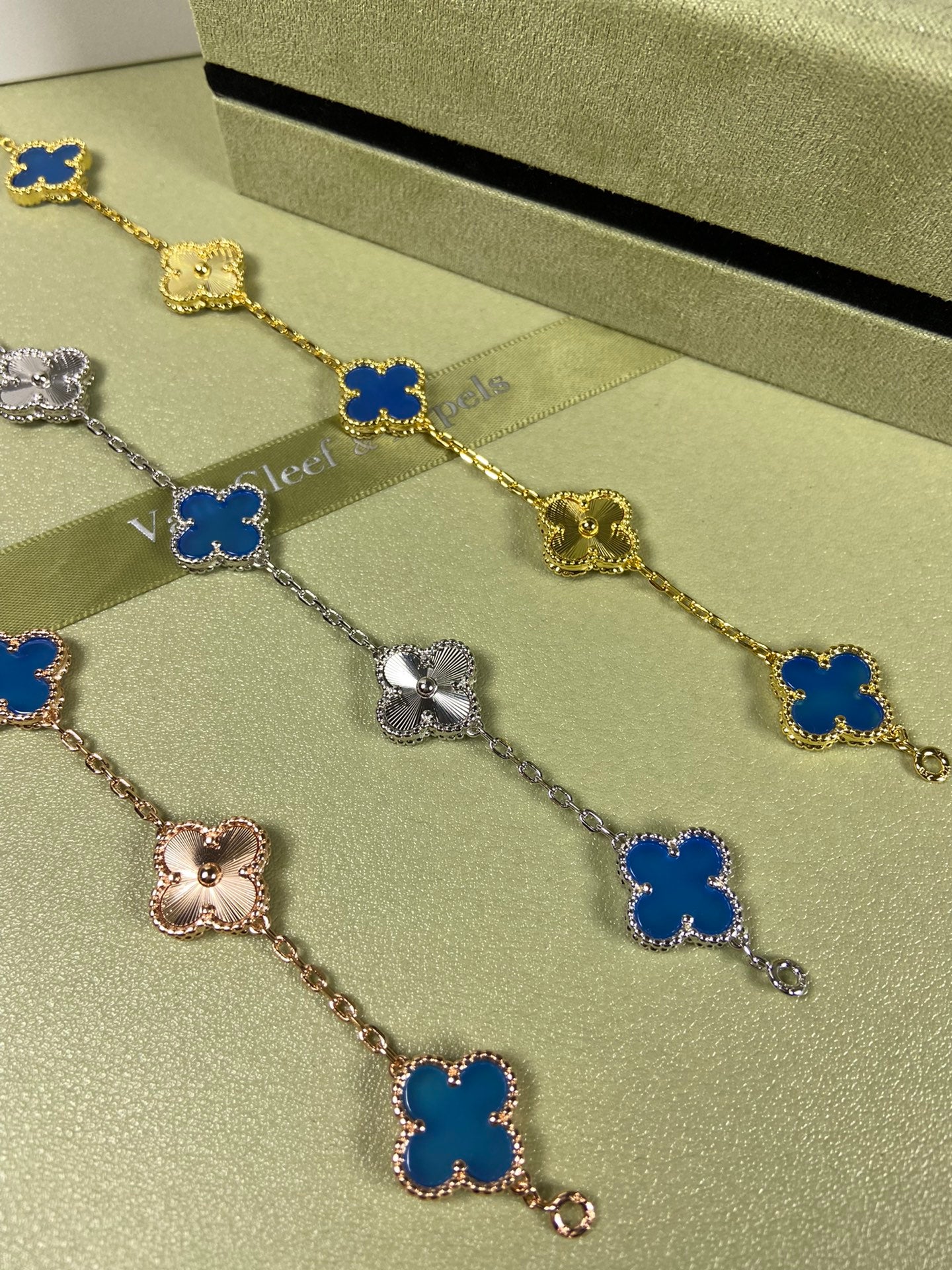 X5X94VA181K  Popular bracelets  5 flowers normal size1.5cm flower