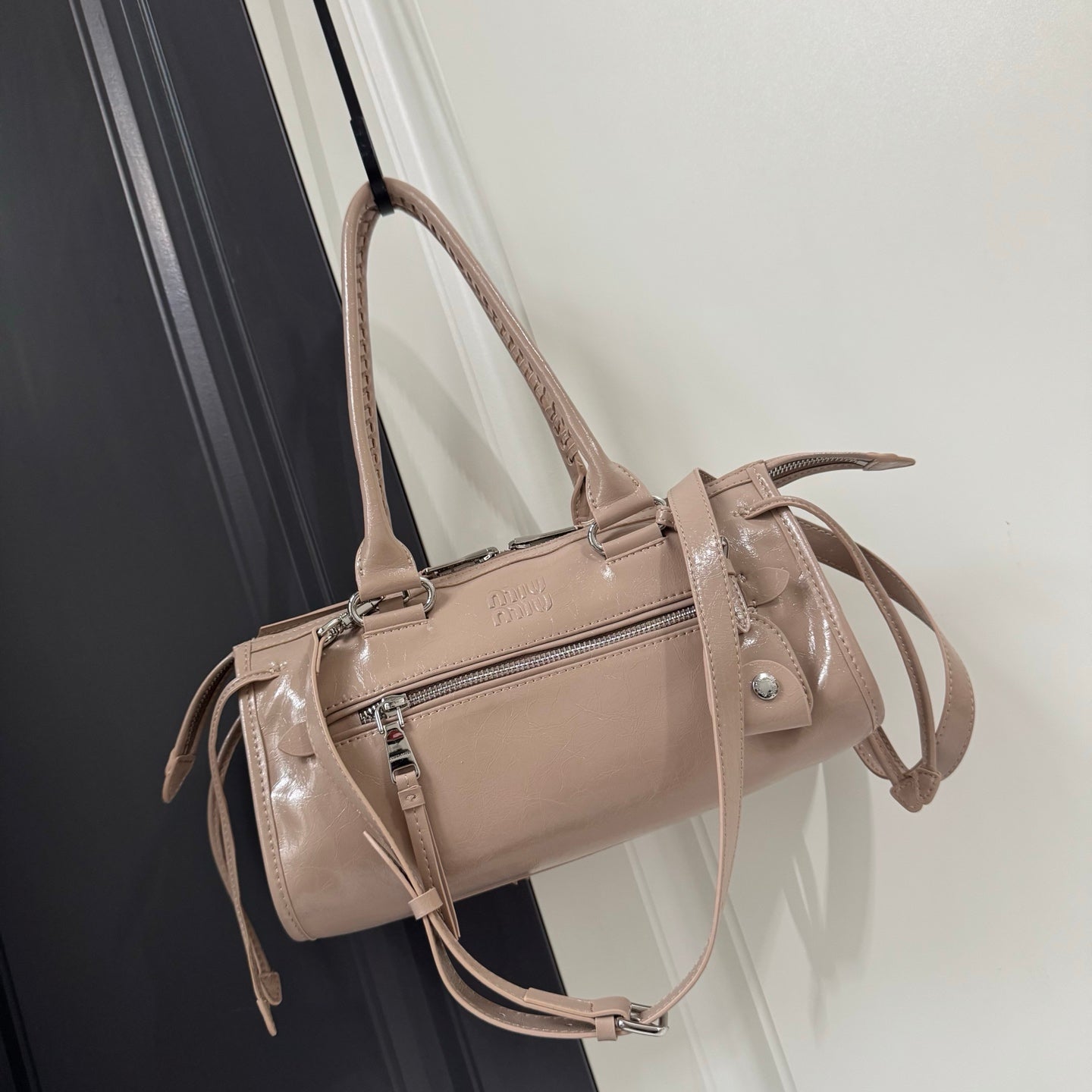B1R76A21 Popular leather bag