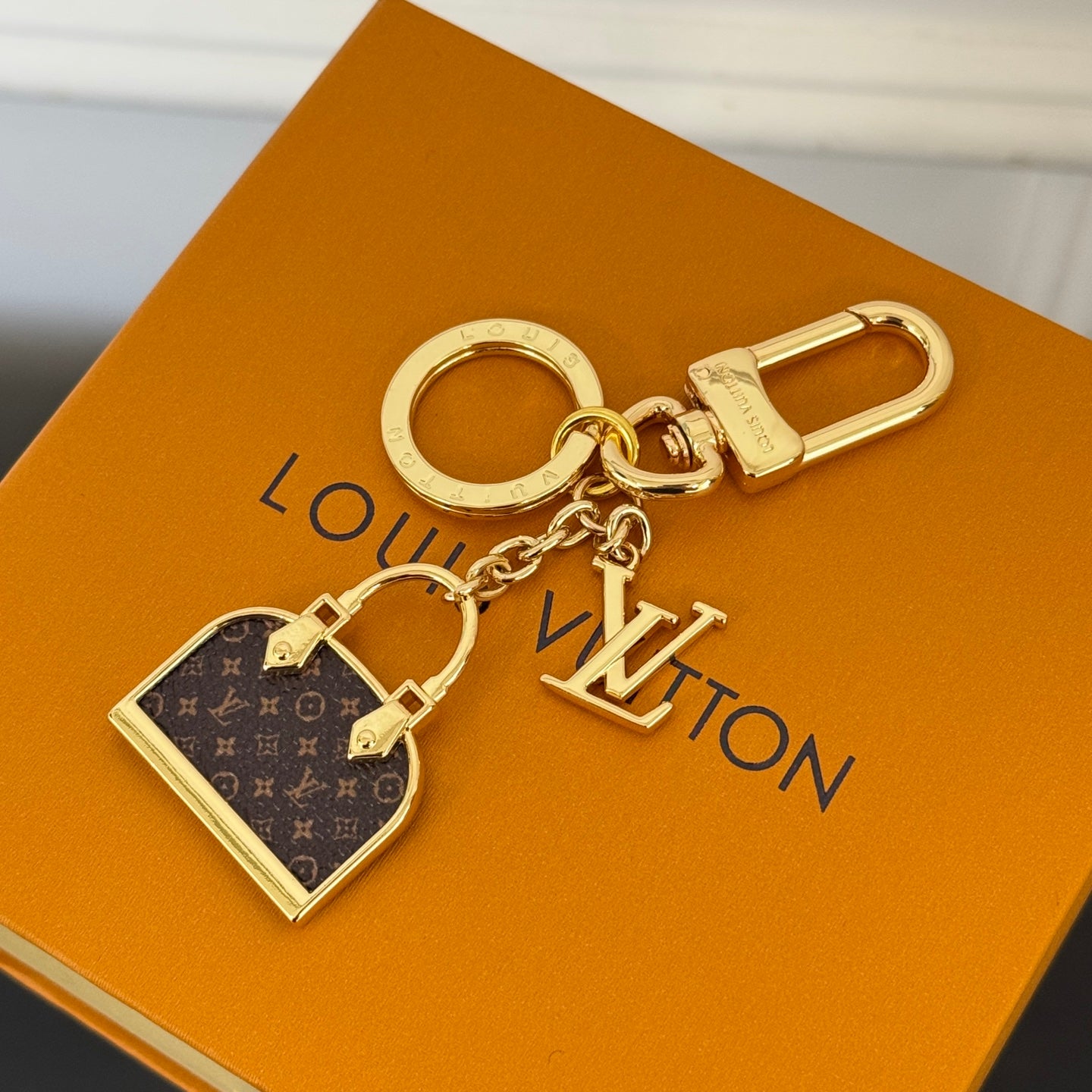 A1Z105E45 Popular bag 's charms accessories