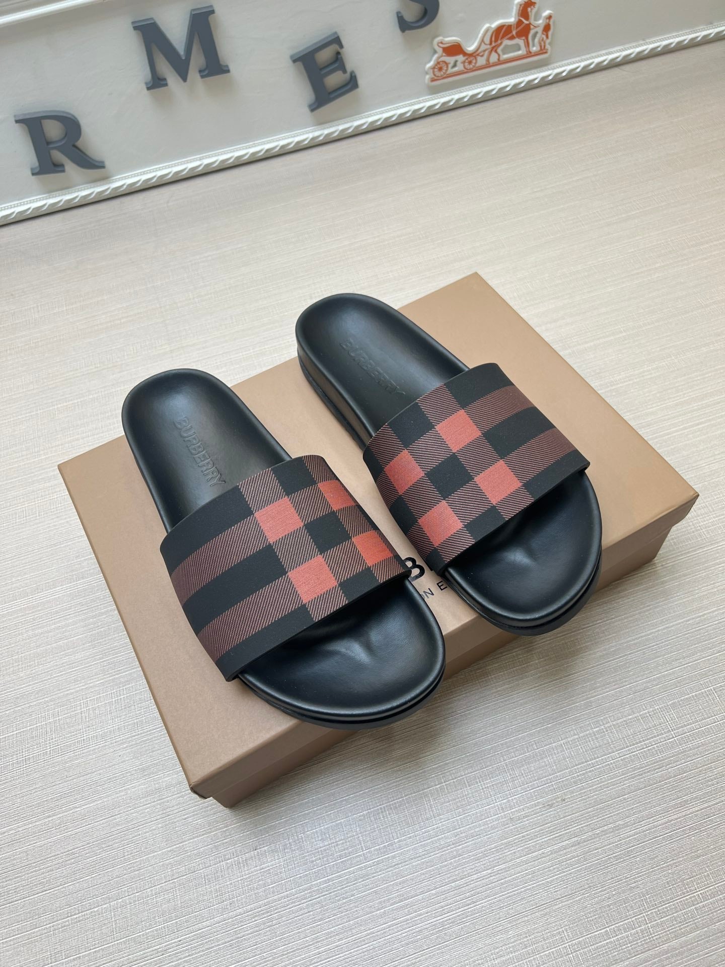 Z5ZR119 Popular slippers