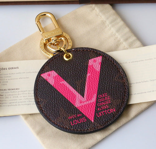 A1Q105E23 Popular bag 's charms accessories