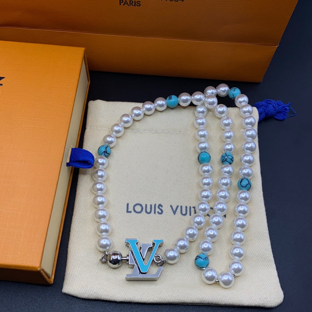X1Q85E341X Popular Necklaces. Bracelets