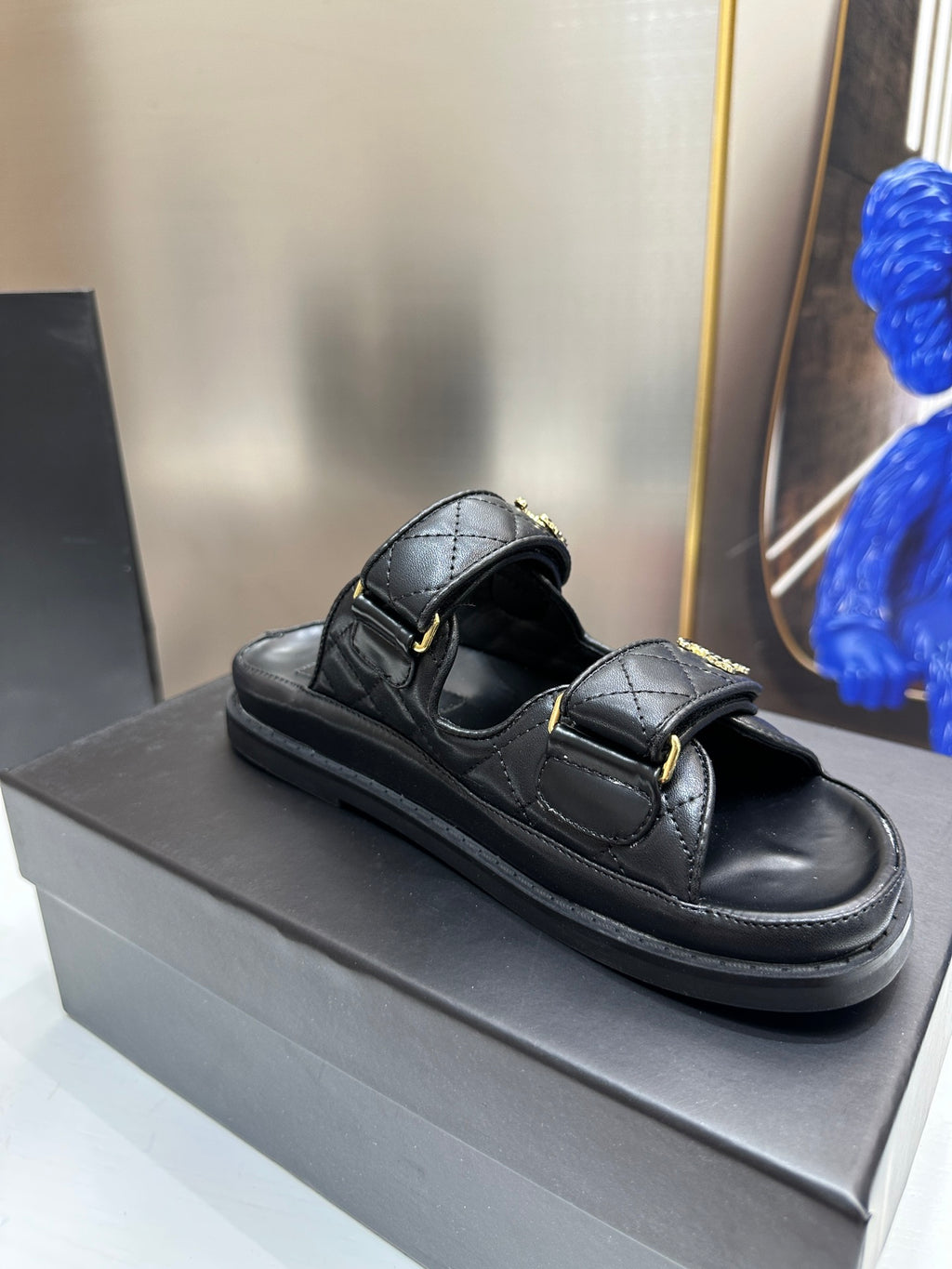 Z1R45C1  Popular sandals