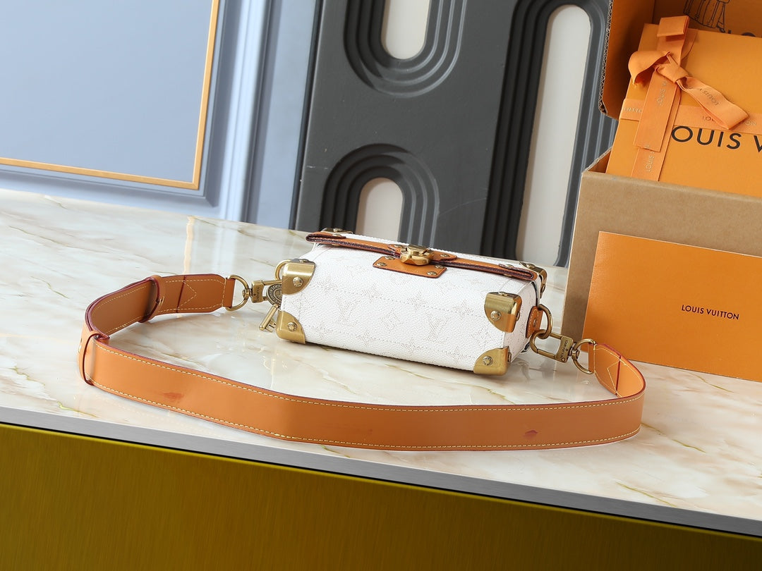 B1R15E47  Popular  leather bag