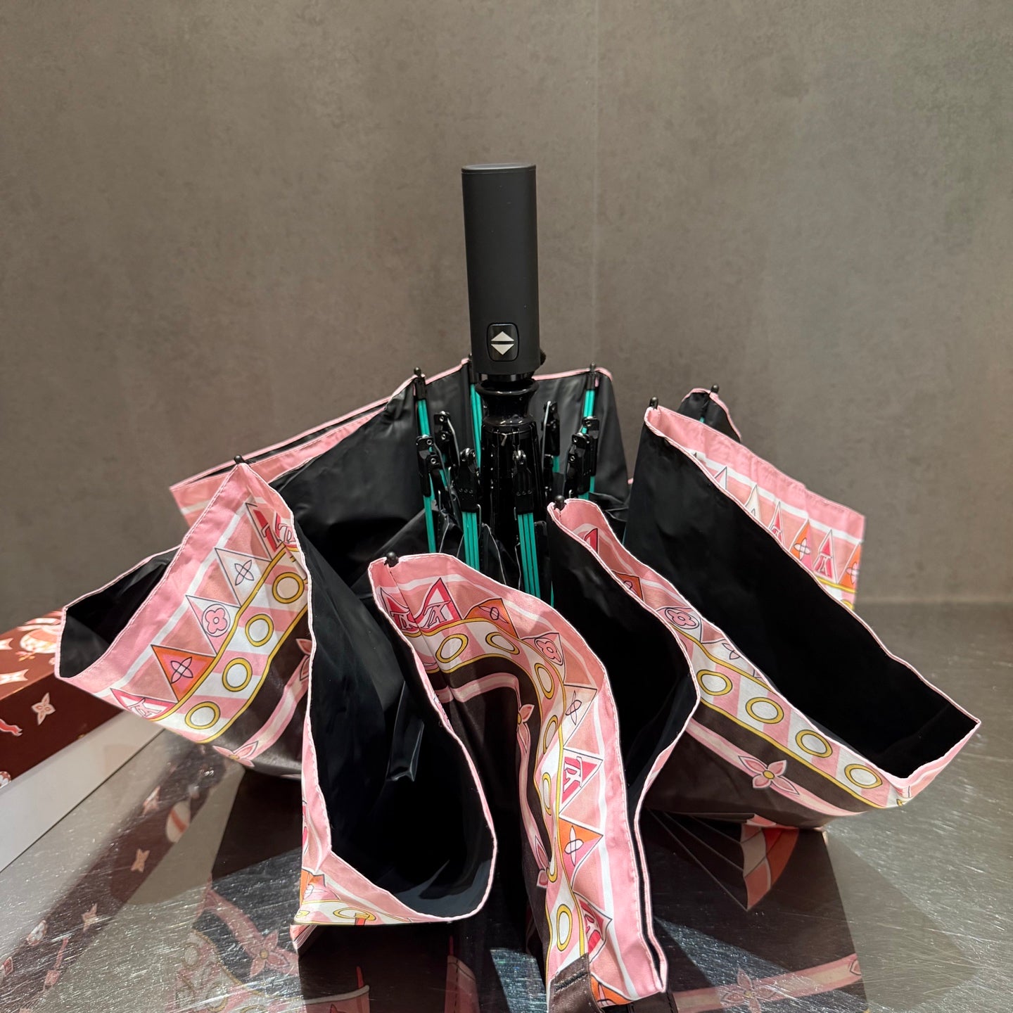 J1N46E12 Popular UV resistant umbrella