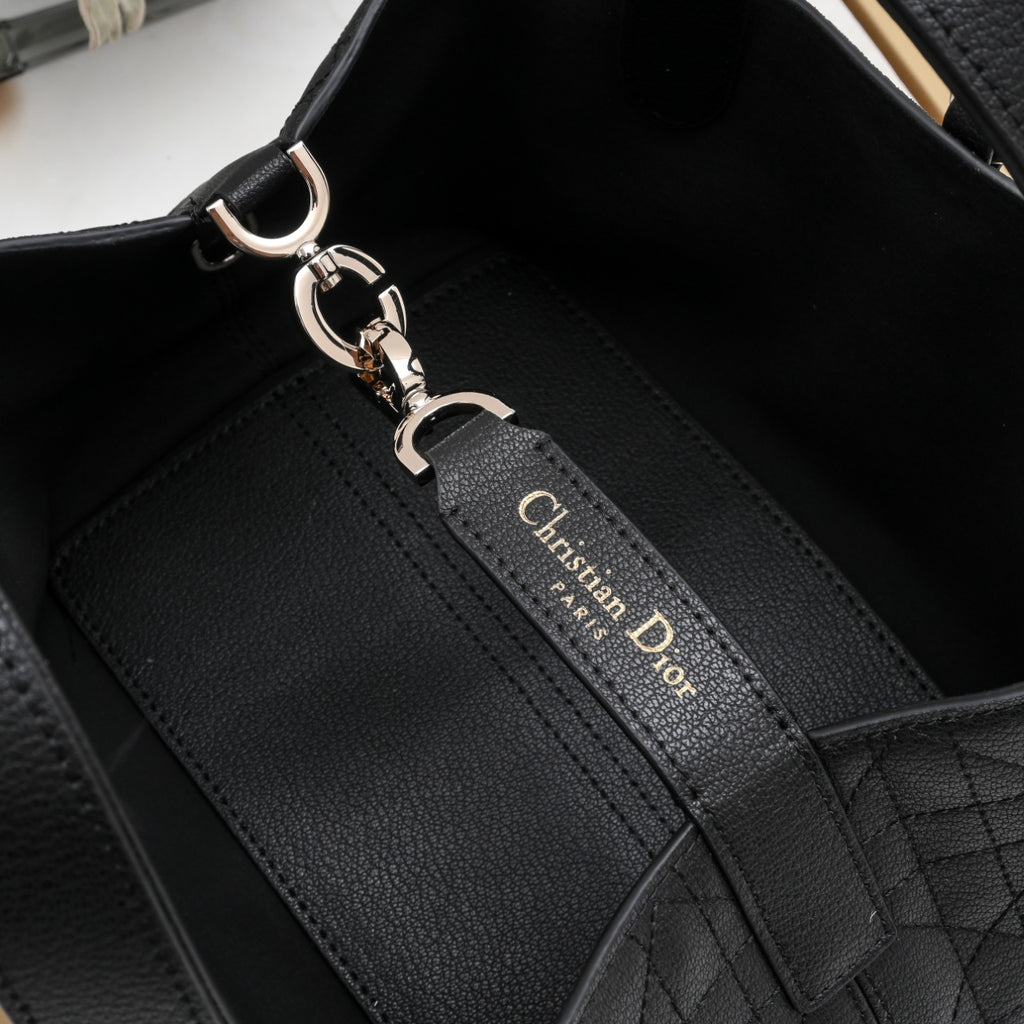 B1R76D42 Popular leather bag