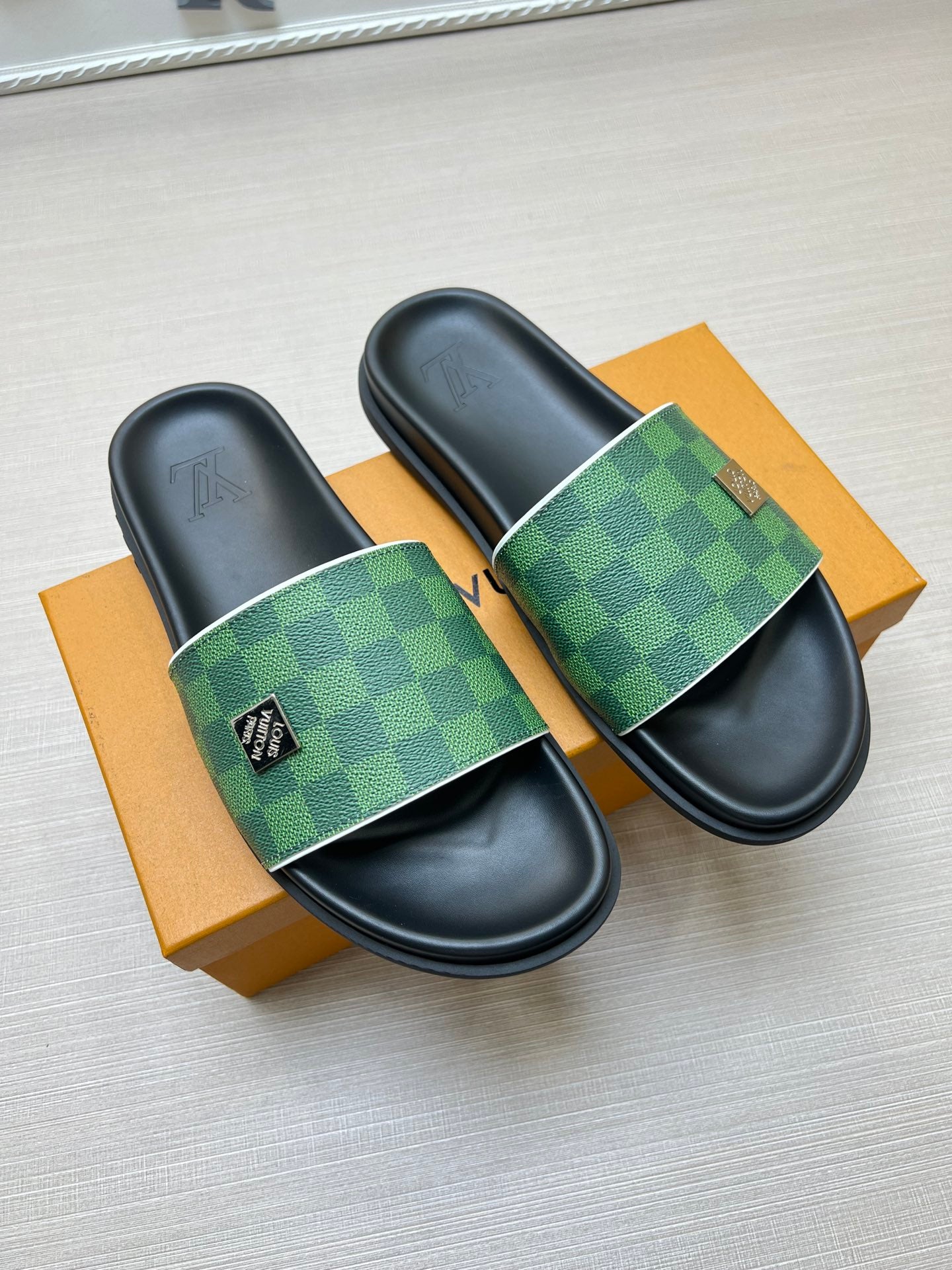Z5ZE69 Popular slippers