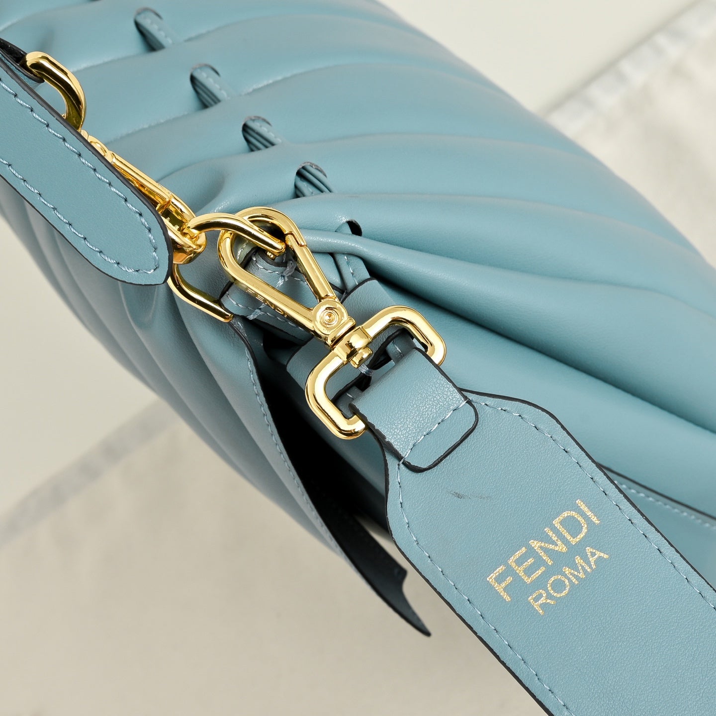 B1P36F106 Popular leather bag