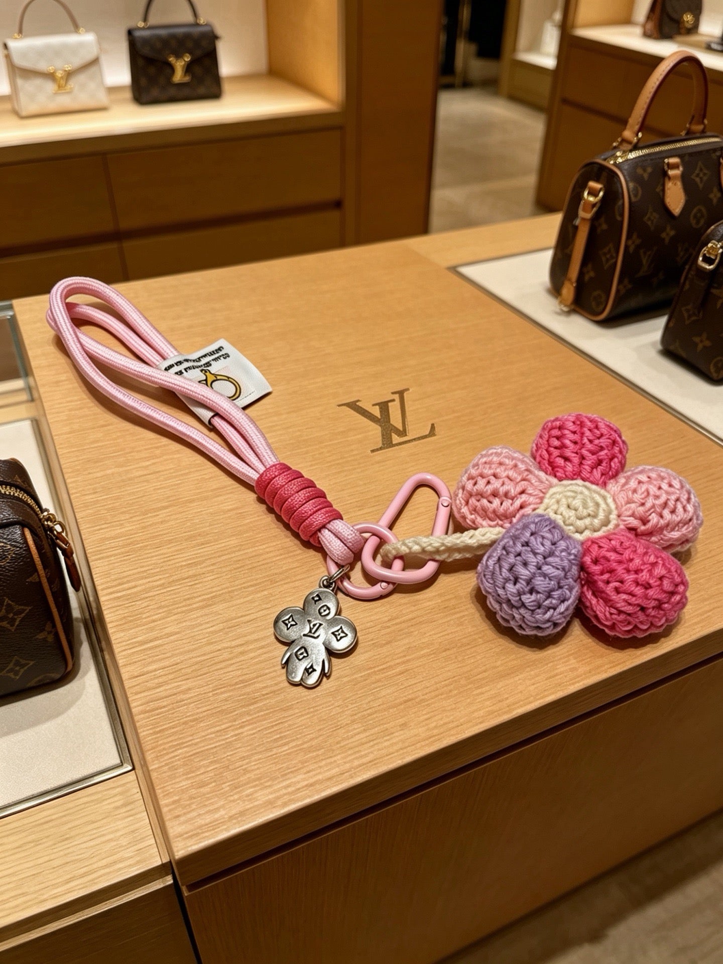 A1R76E104 Popular bag 's charms accessories