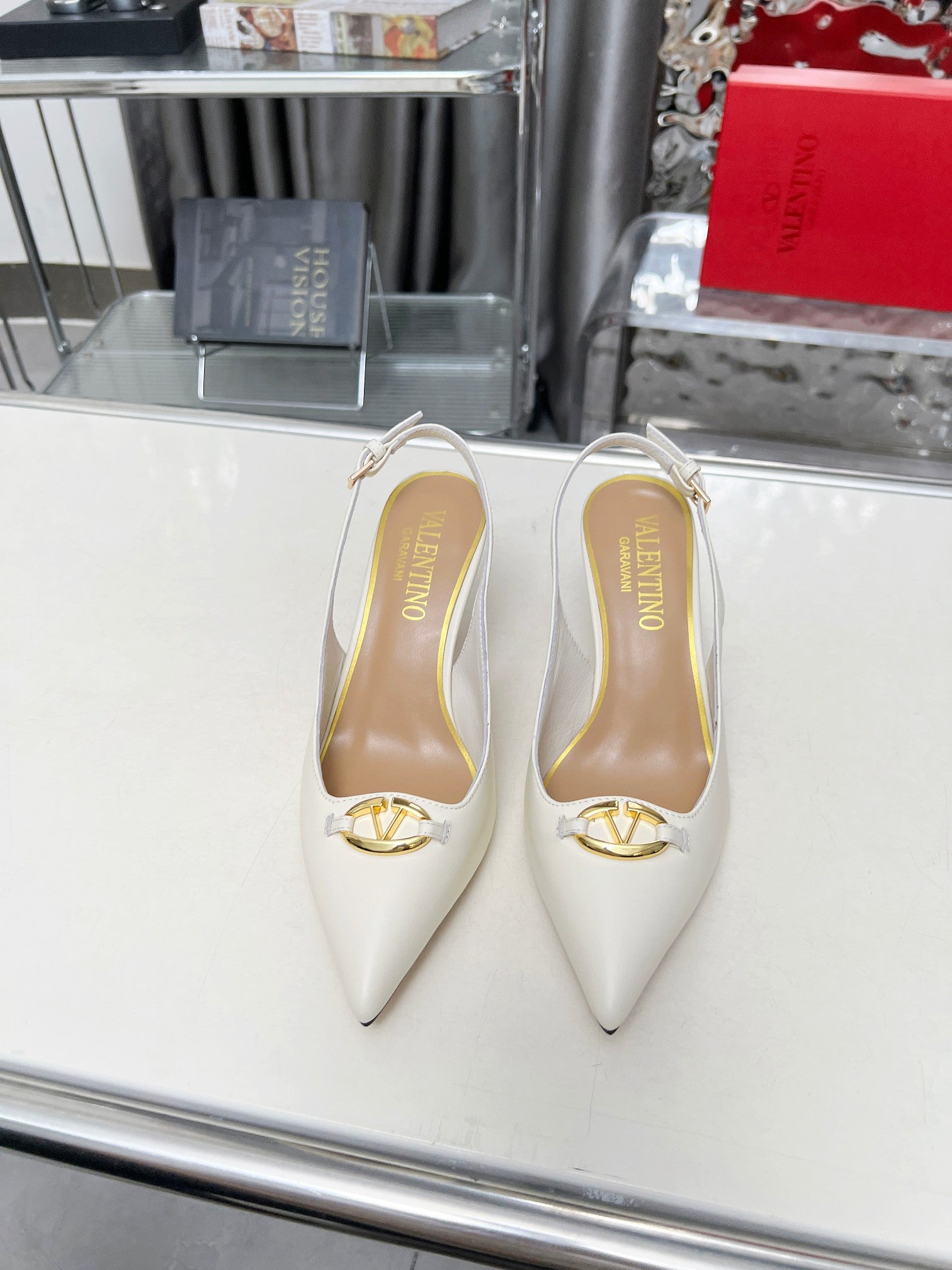 Z2R45VL17  Popular leather  High heels