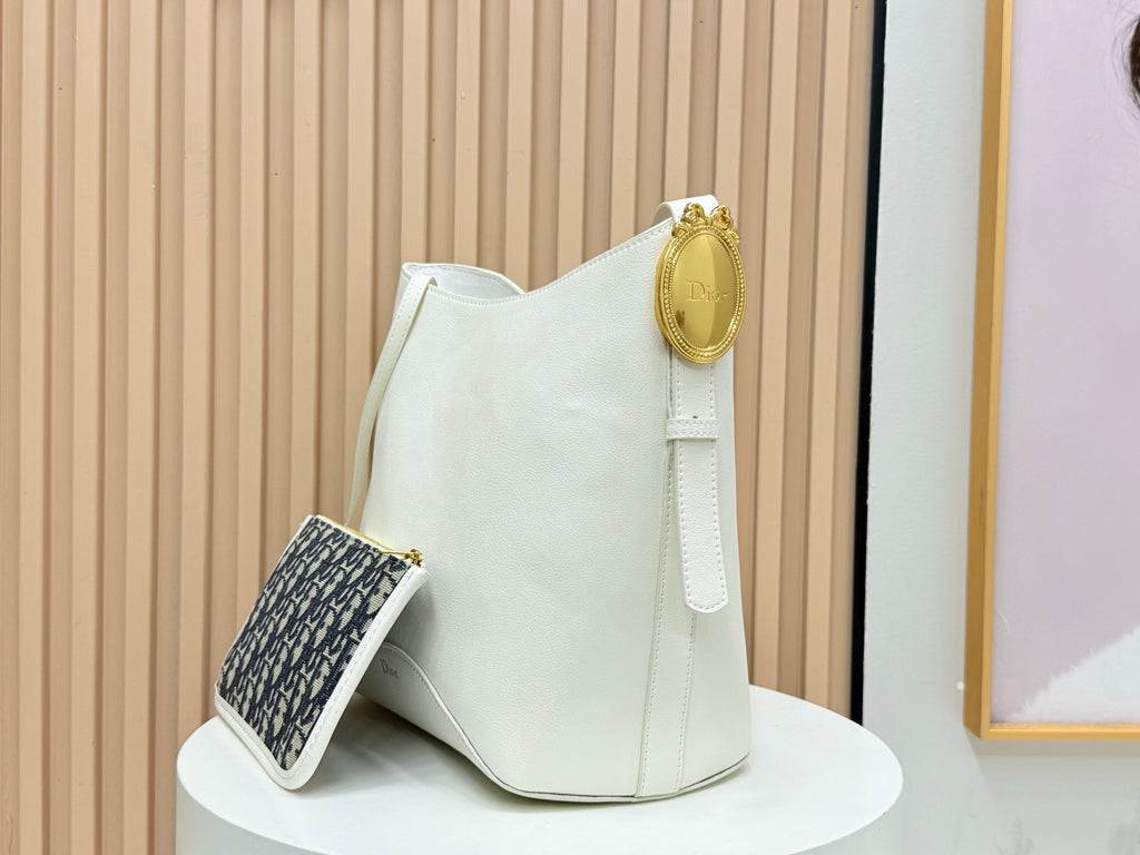 B1R76D45 Popular leather bag