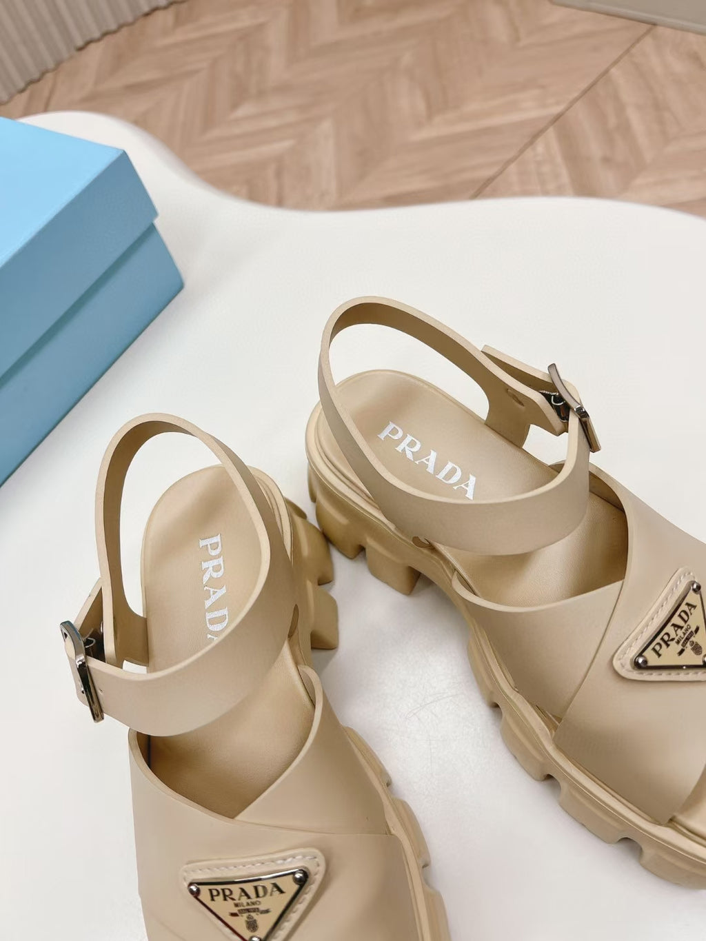 ZPX76P4 Popular sandals