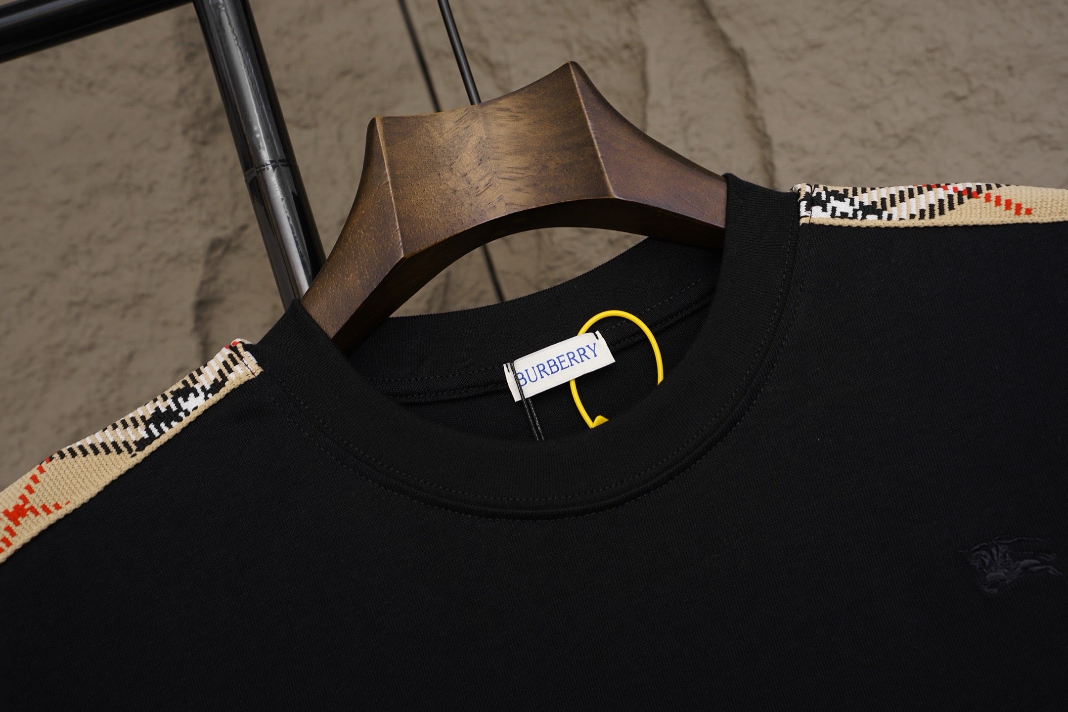 U1R76R3 Popular T-shirts