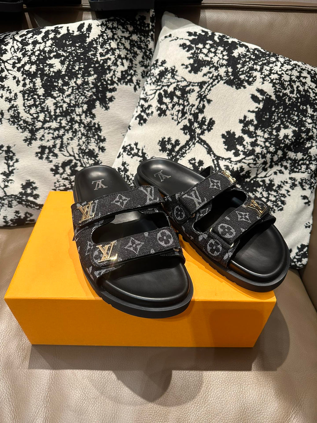 Z2Z85E29  Popular leather Shoes