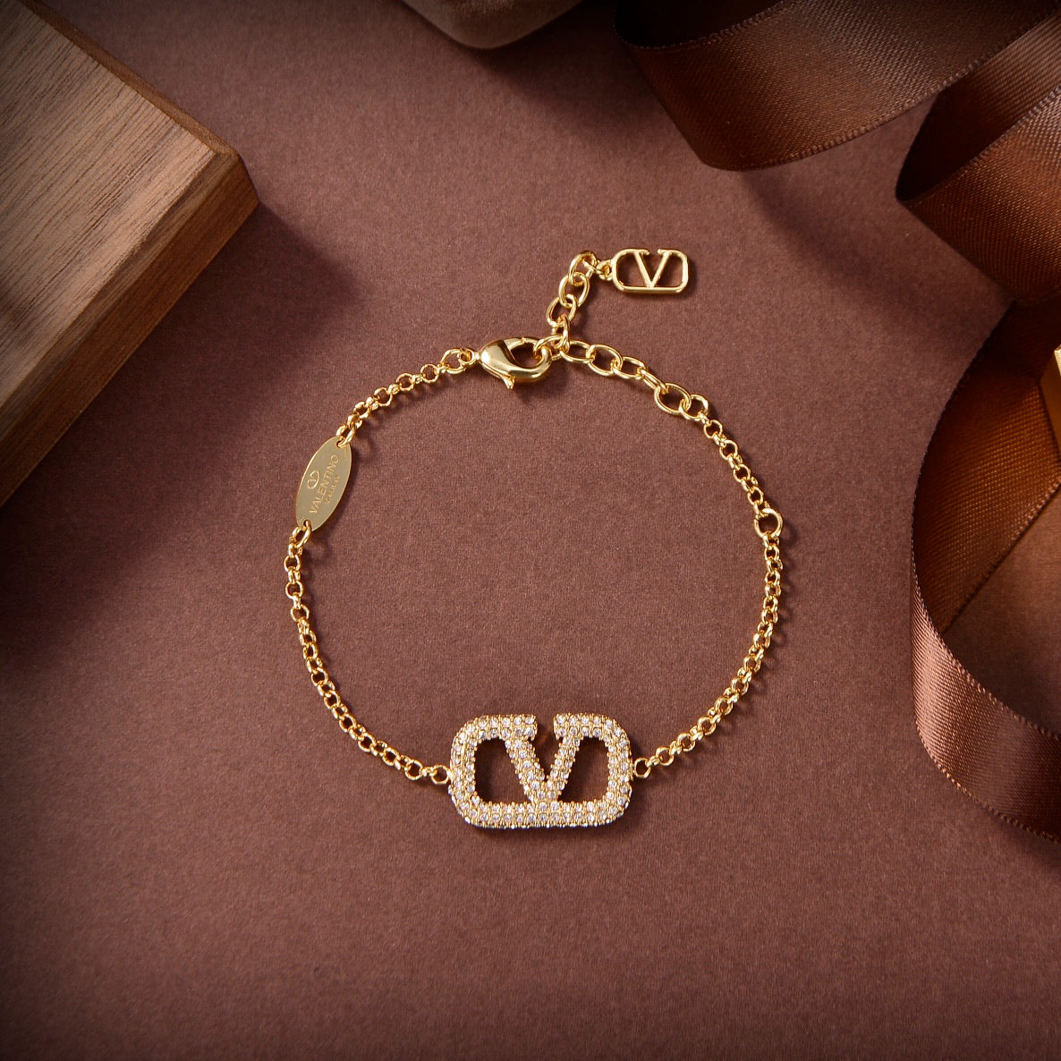 X1Y83VL243K  Popular Bracelets
