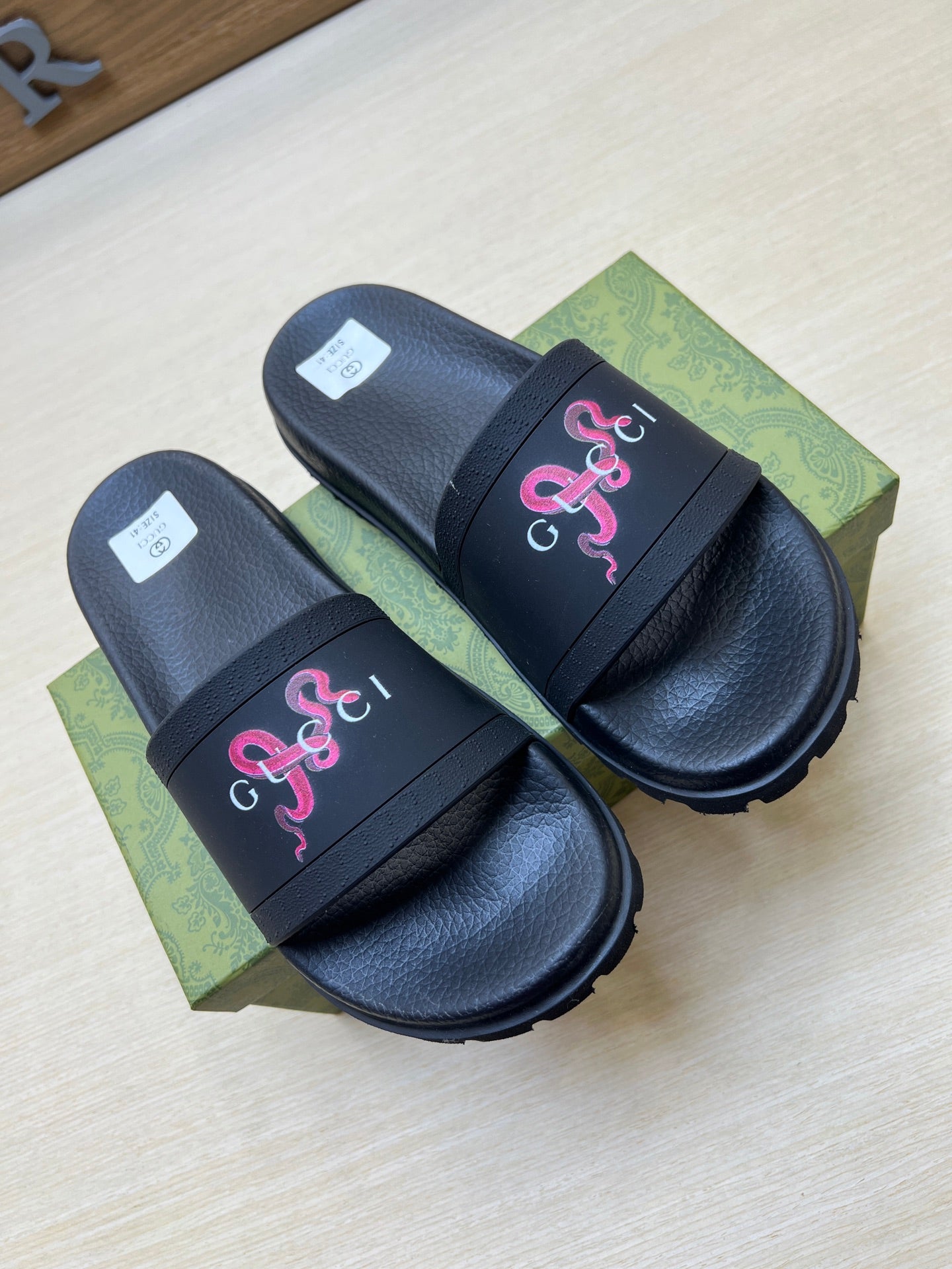 Z5R66B29 Popular Slippers