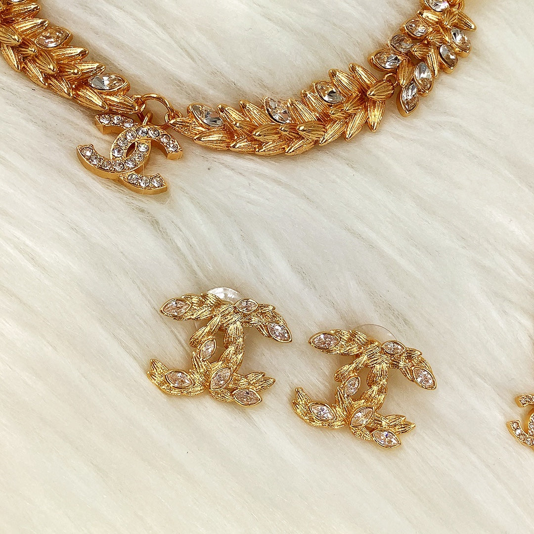 X1Q85C68X Popular Necklace . Bracelets. Earrings