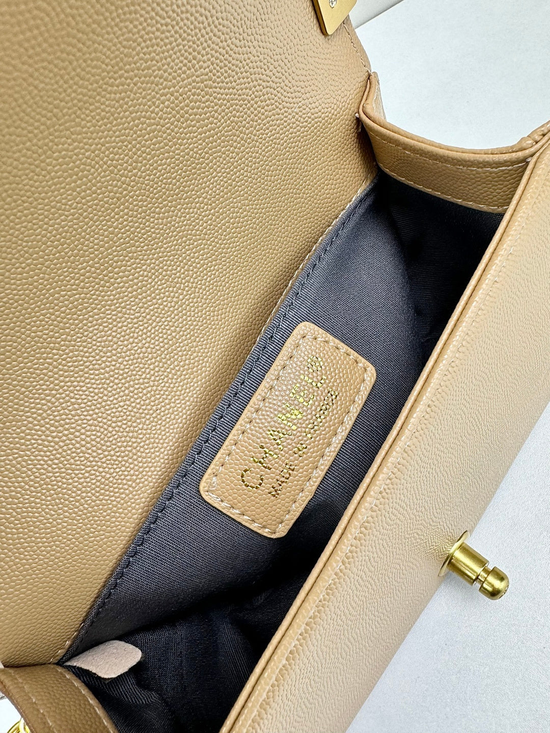B1P36C17 Popular Caviar leather bag