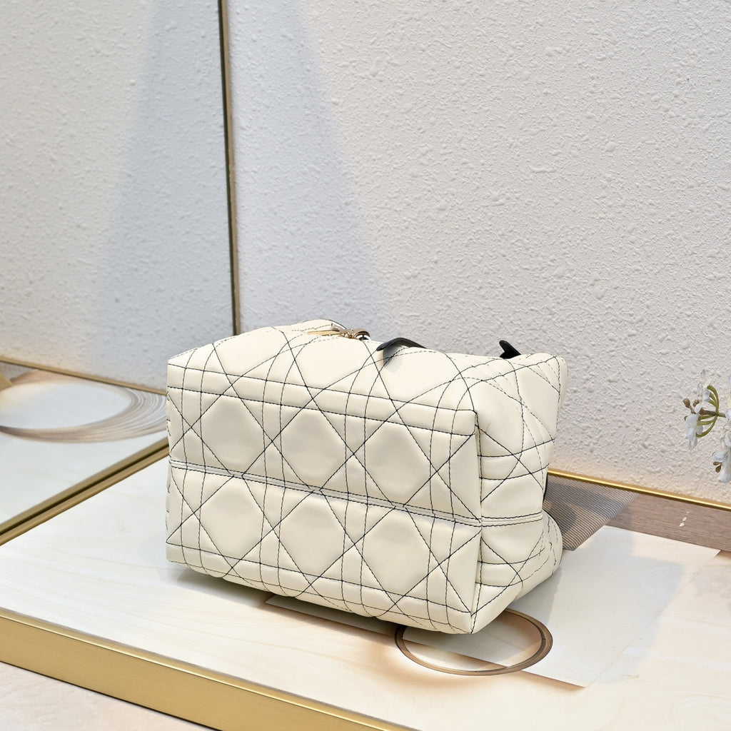 B1R76D40 Popular leather bag