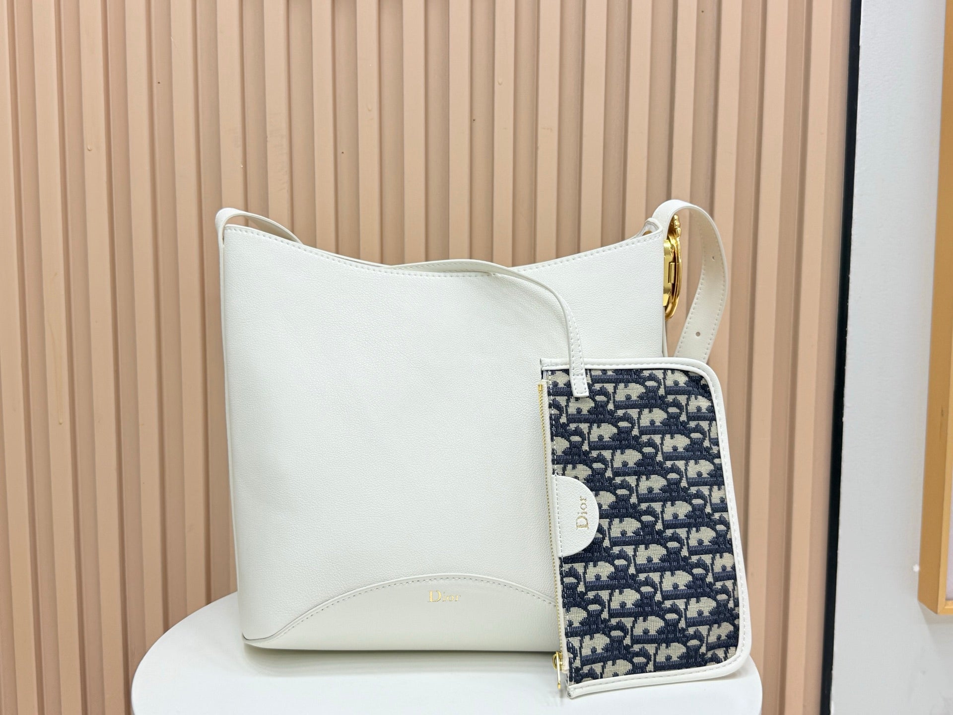 B1R76D45 Popular leather bag