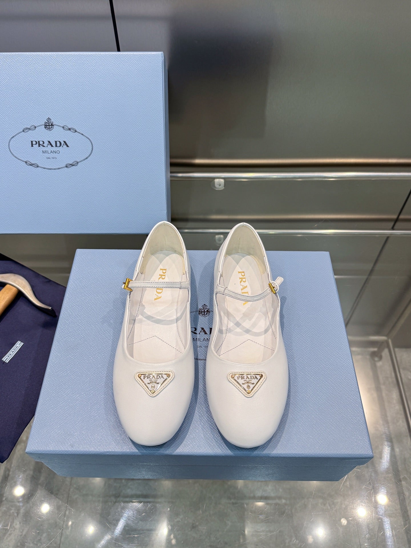 Z2Q105P381 Popular high-quality Shoes
