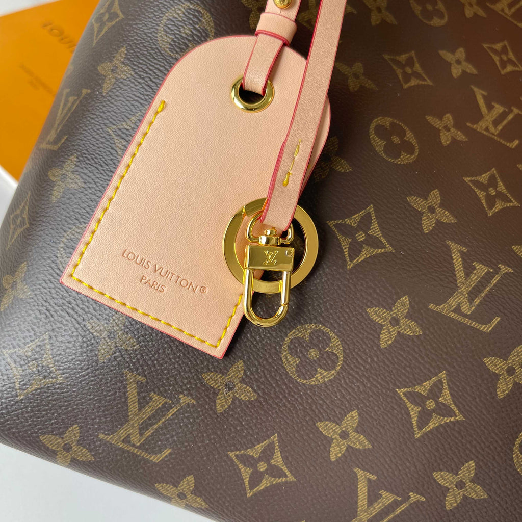 B1P46E68 Popular leather bag