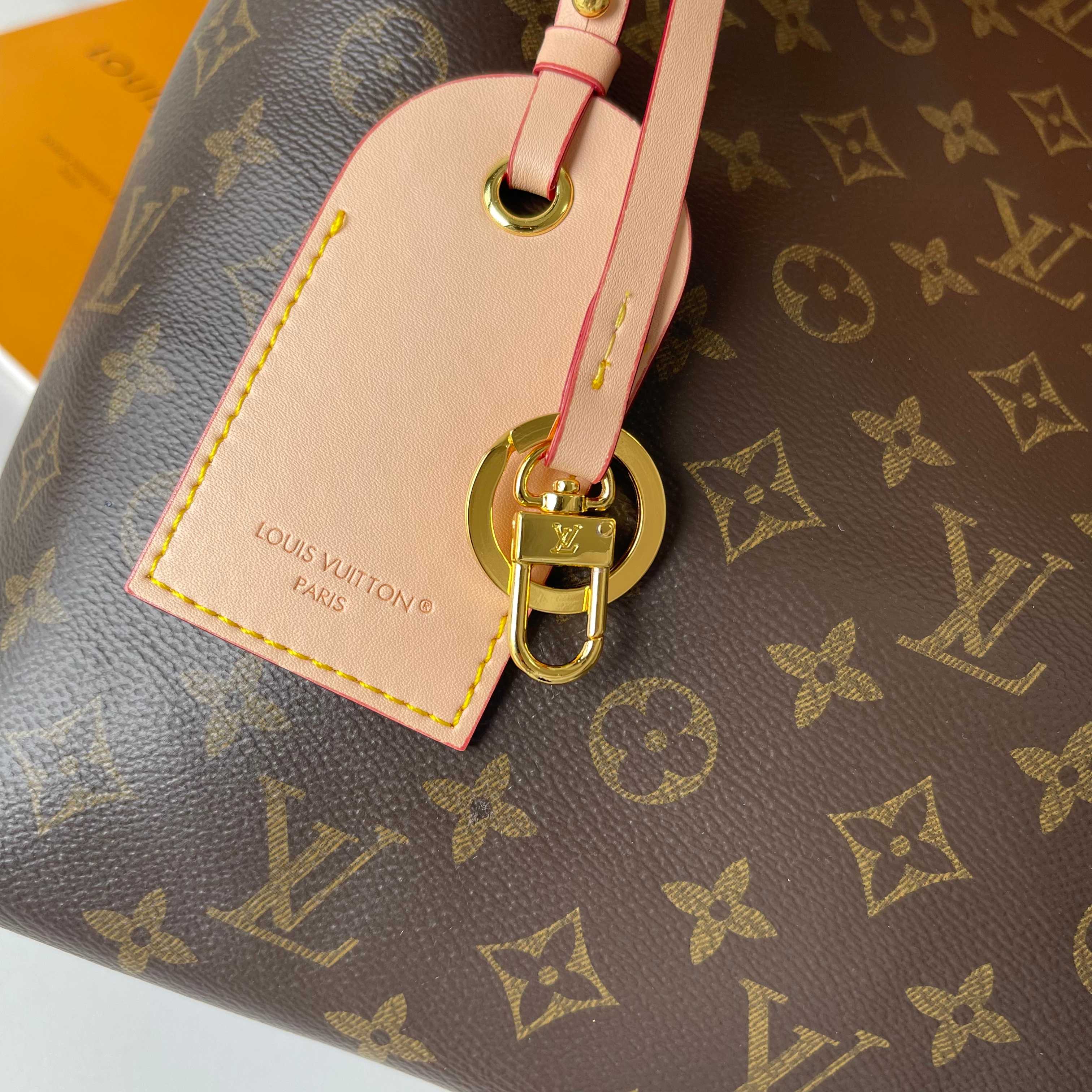 B1P46E68 Popular leather bag